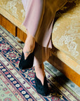 Suny Black decolletè chanel sfilata in pelle scamosciata nera tacco 8 artigianale toscana