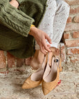 Delan Cuoio ballerina chanel in camoscio nocciola con tacco 2 cm. artigianale pugliese