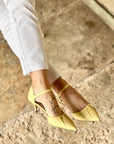Paulette Yellow decolletè in nappa gialla con cinturino tacco 6cm artigianale marchigiano