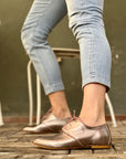 Miranda Lam scarpina bassa nappa laminata ottone rialzo interno 3,5cm artigianale marchigiana