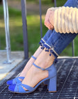Chains Blue decolletè con cinturino in nappa blu tacco 8 artigianale marchigiana