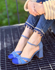 Chains Blue decolletè con cinturino in nappa blu tacco 8 artigianale marchigiana