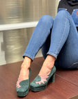 Suzi Green decollete anni 70 in camoscio verde tacco 8.5cm plateau 3cm artigianale marchigiana