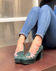 Suzi Green decollete anni 70 in camoscio verde tacco 8.5cm plateau 3cm artigianale marchigiana