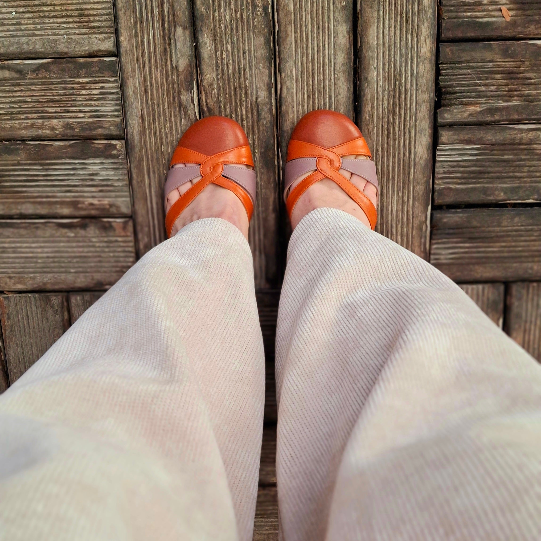 Image of Chains Brick decolletè con cinturino in nappa marrone tacco 8 artigianale marchigiana