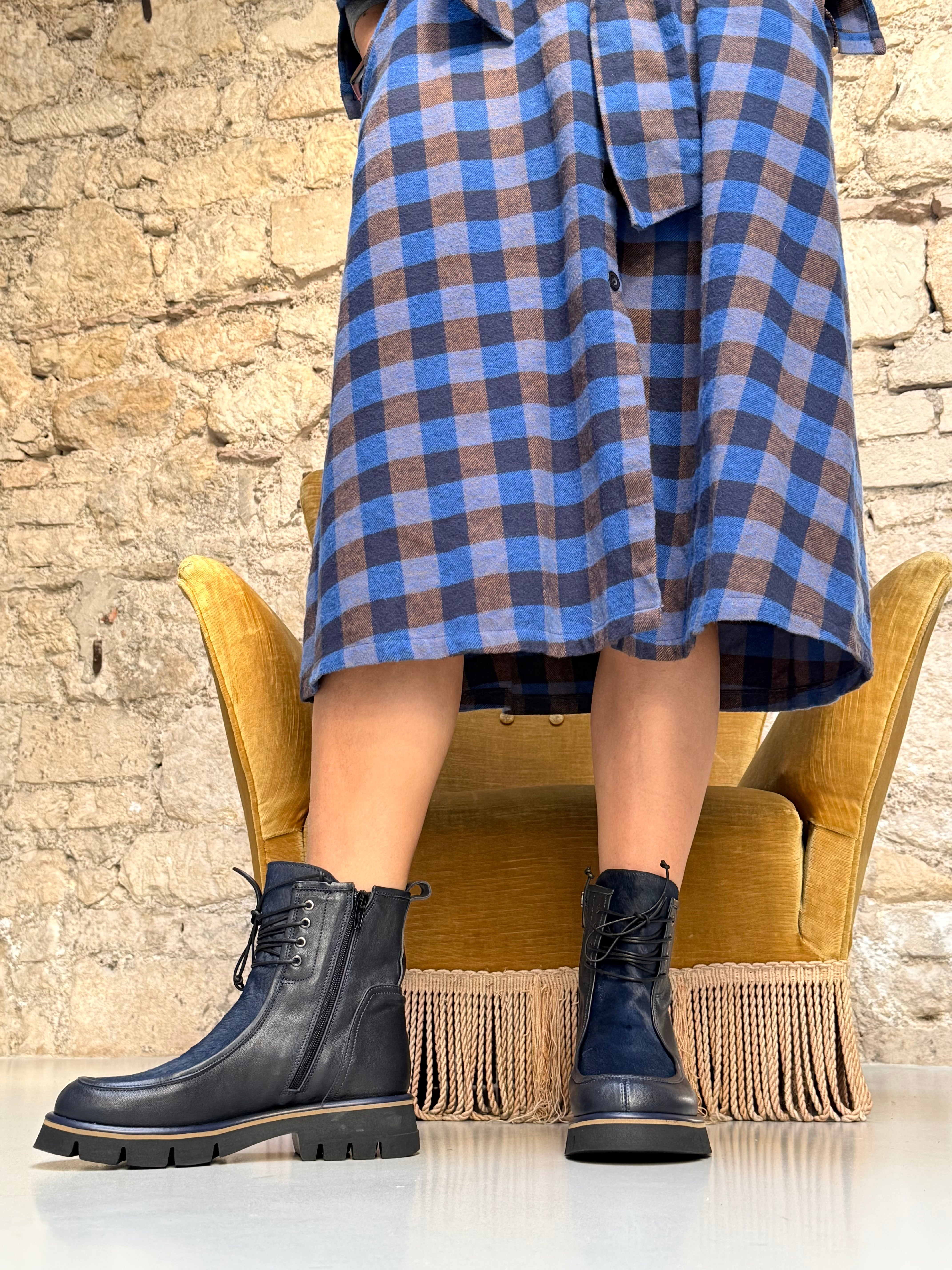 Image of Civetta Blue stivaletto in nappa e cavallino blu artigianale marchigiana