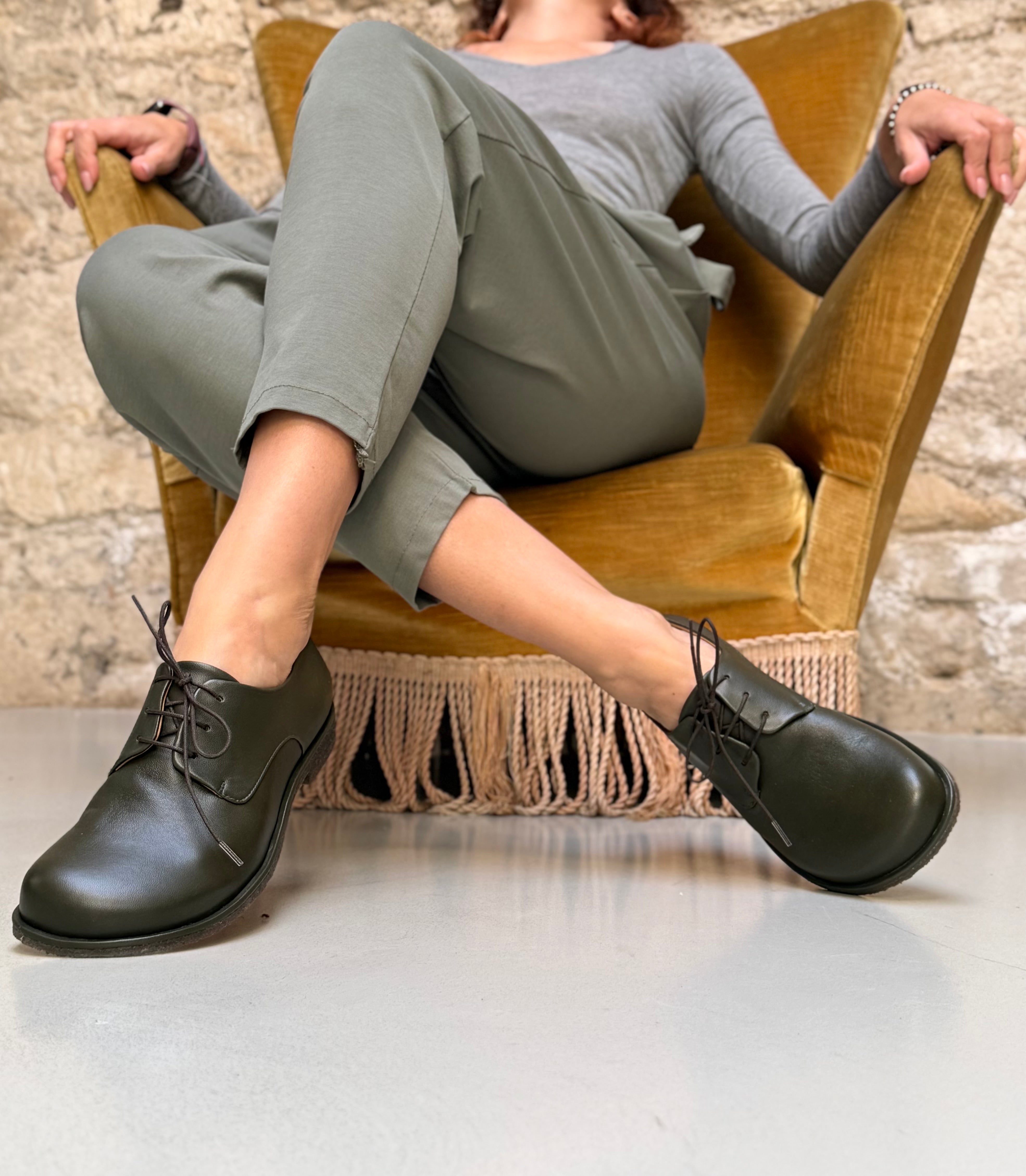 Image of Chaplin Olive derby in nappa verde oliva tacco 2 lav. artigianale lagattaconglistivali