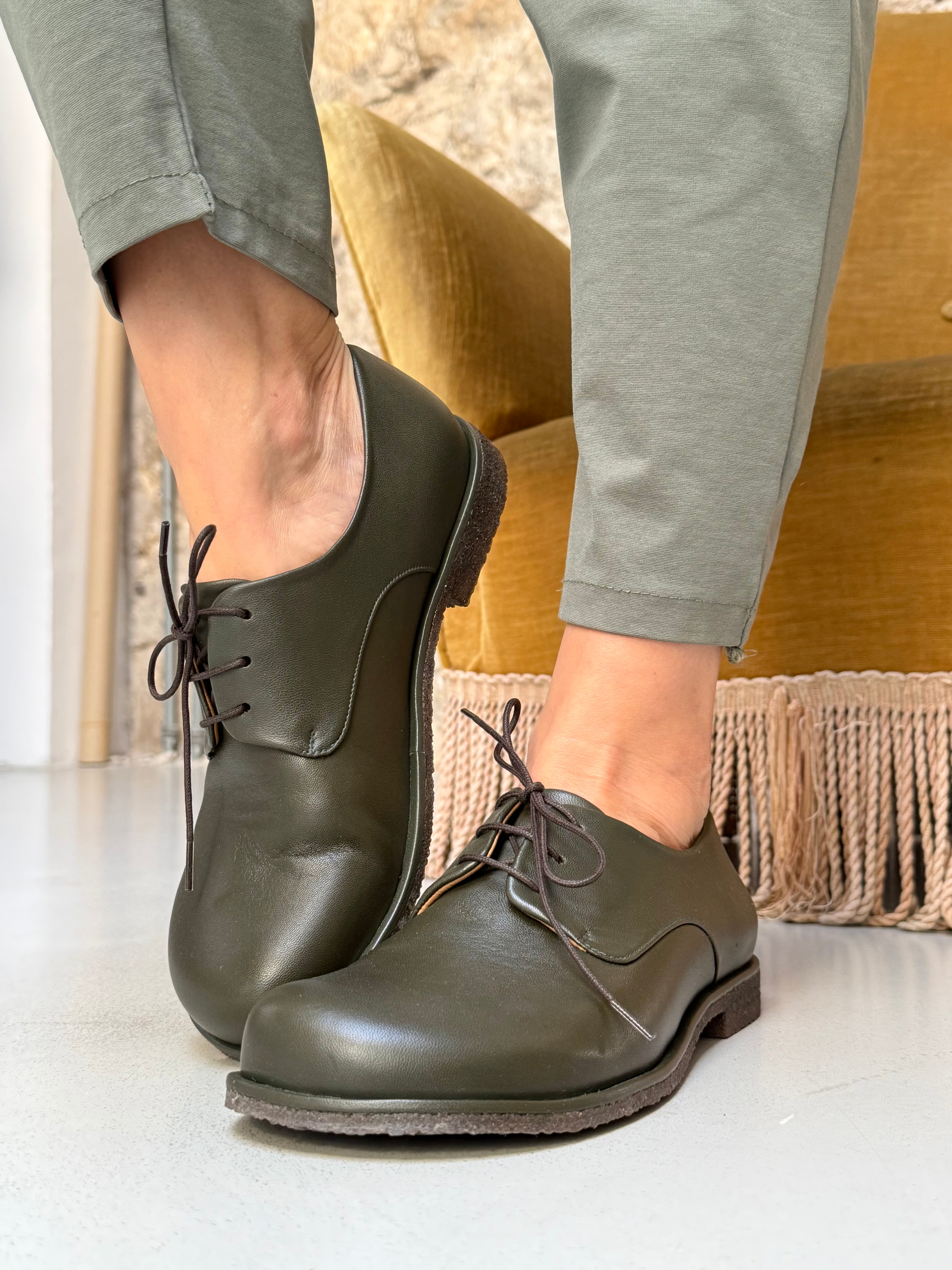 Image of Chaplin Olive derby in nappa verde oliva tacco 2 lav. artigianale lagattaconglistivali