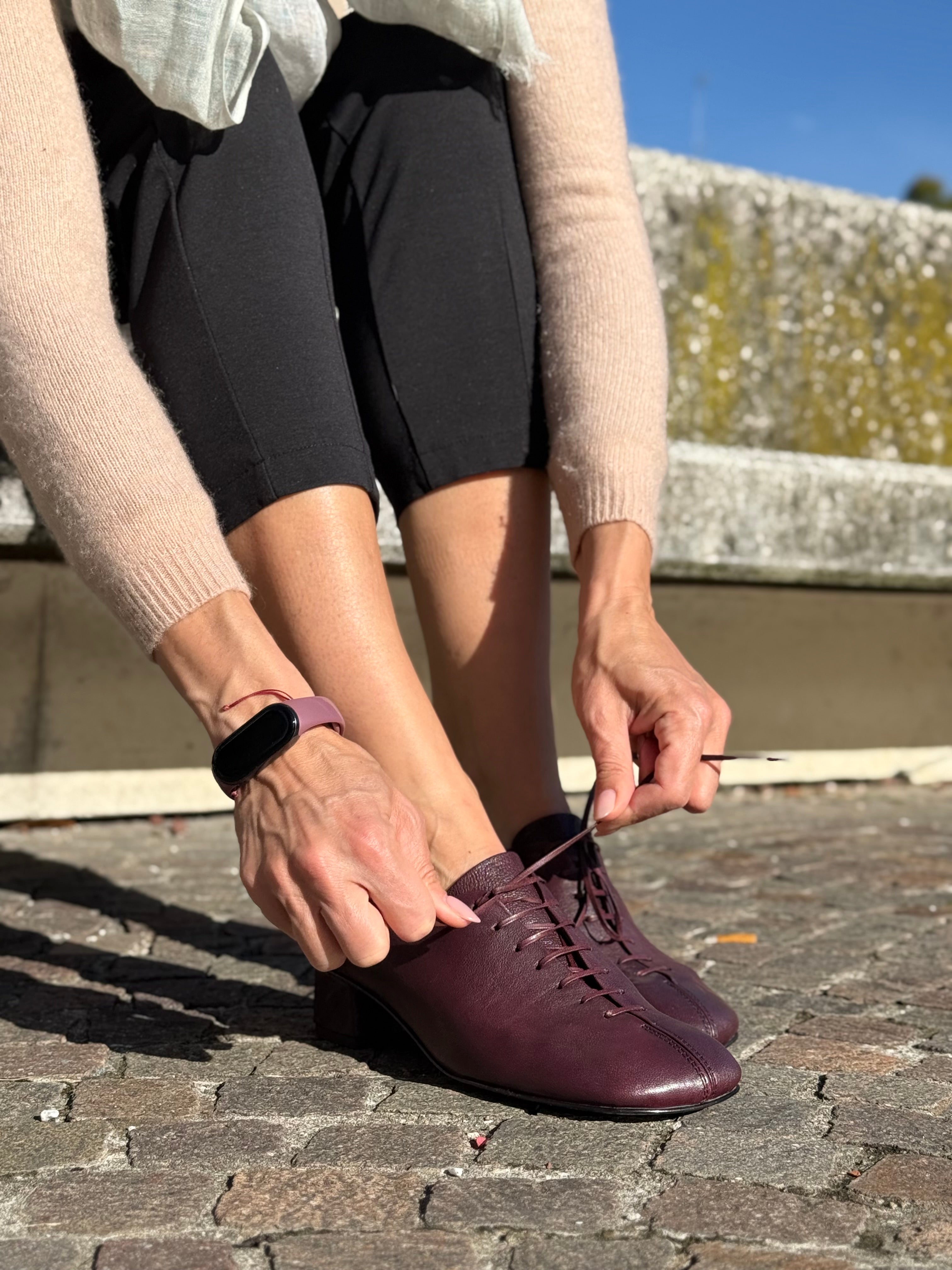 Image of Magda Bordò scarpa bassa allacciata in nappa bordeaux tacco 3.5 lav. artigianale marchigiana