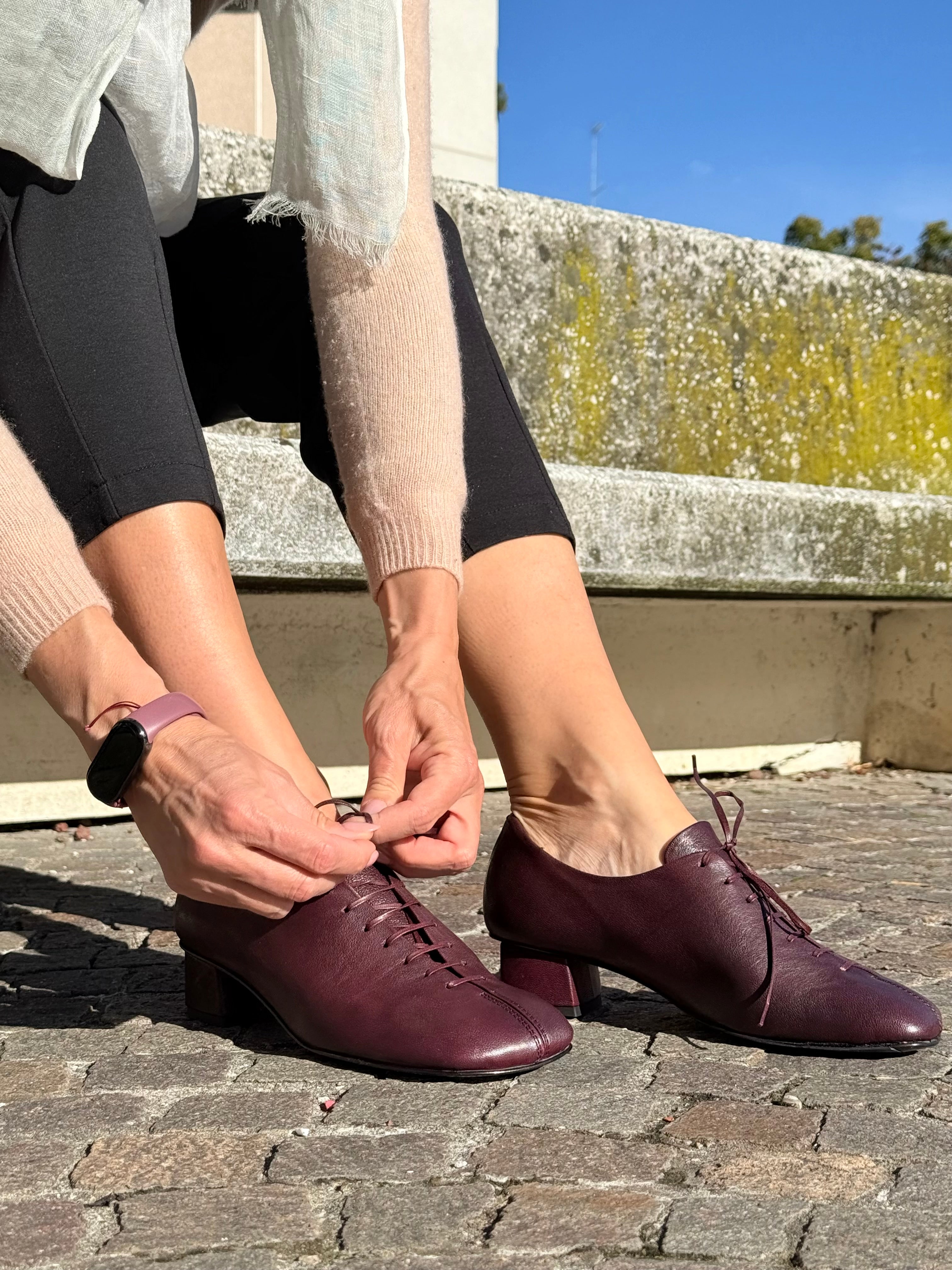 Image of Magda Bordò scarpa bassa allacciata in nappa bordeaux tacco 3.5 lav. artigianale marchigiana