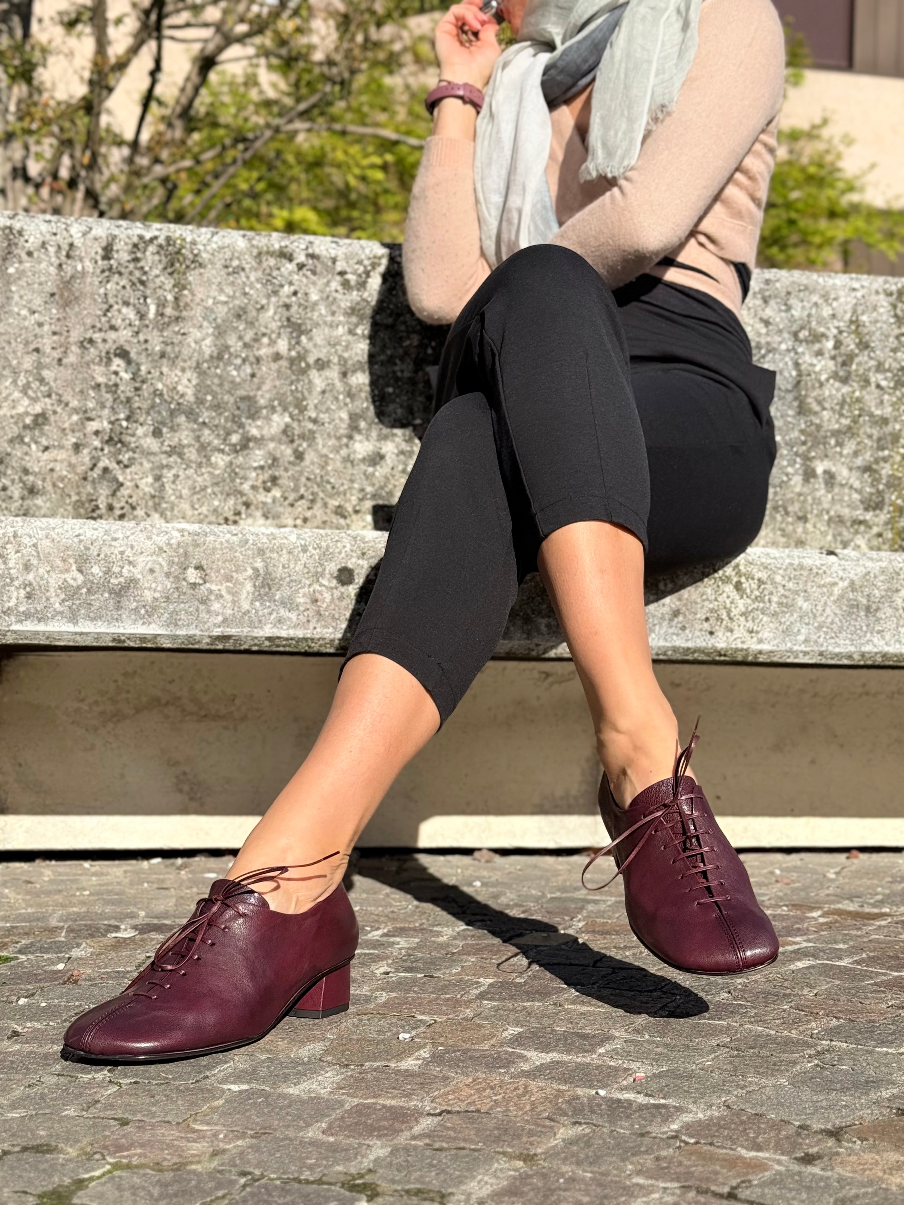 Image of Magda Bordò scarpa bassa allacciata in nappa bordeaux tacco 3.5 lav. artigianale marchigiana
