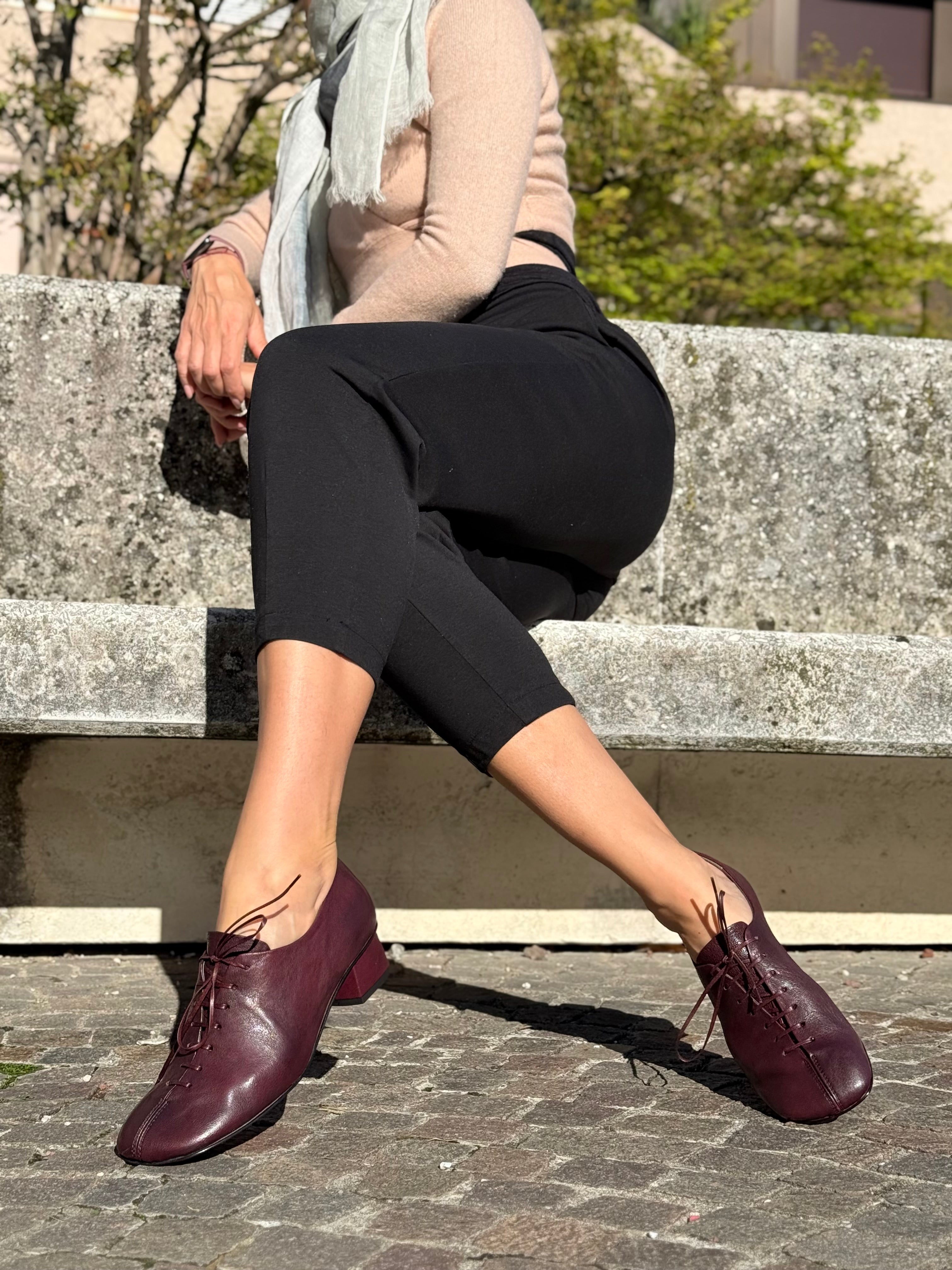 Image of Magda Bordò scarpa bassa allacciata in nappa bordeaux tacco 3.5 lav. artigianale marchigiana