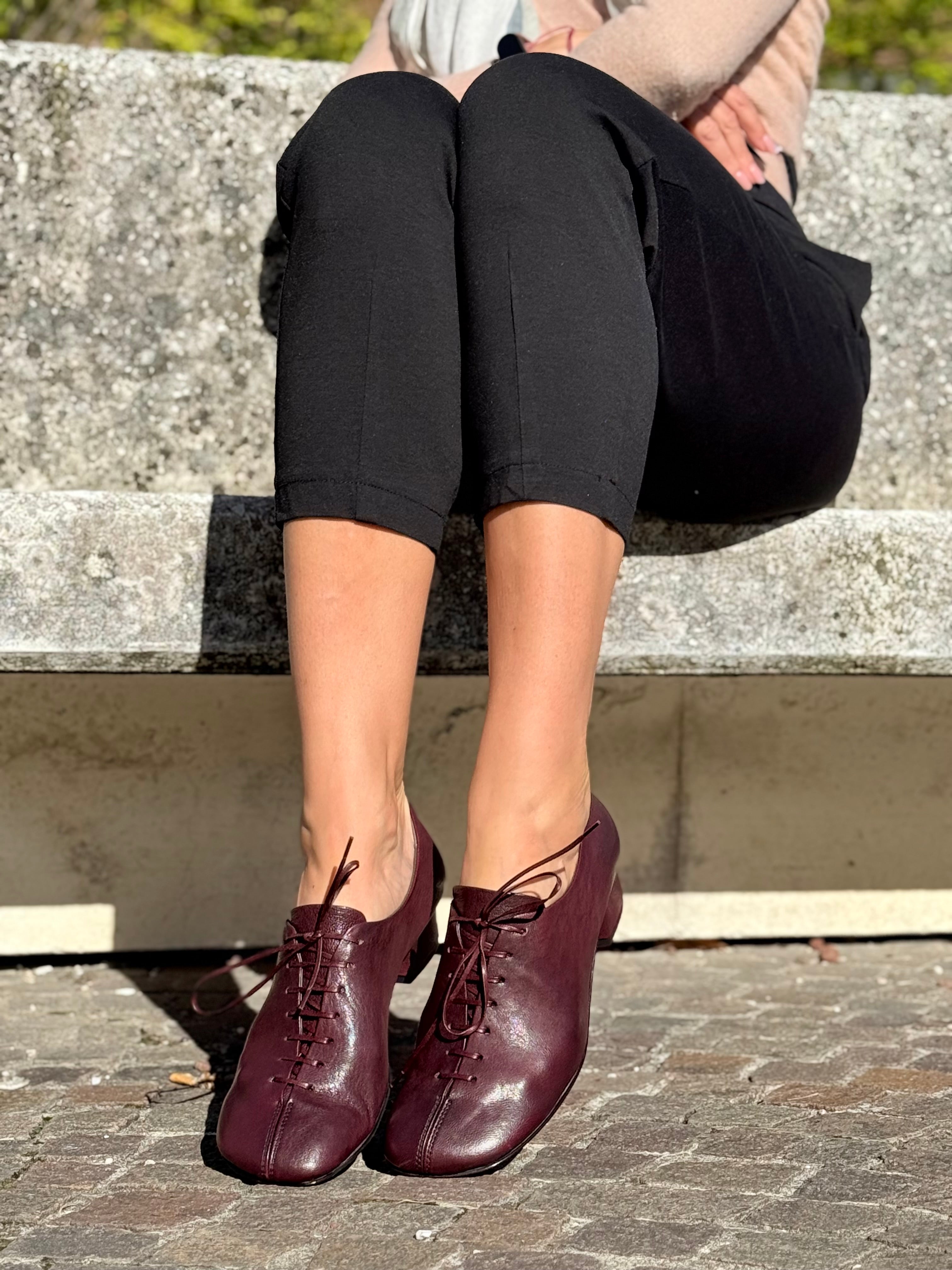 Image of Magda Bordò scarpa bassa allacciata in nappa bordeaux tacco 3.5 lav. artigianale marchigiana