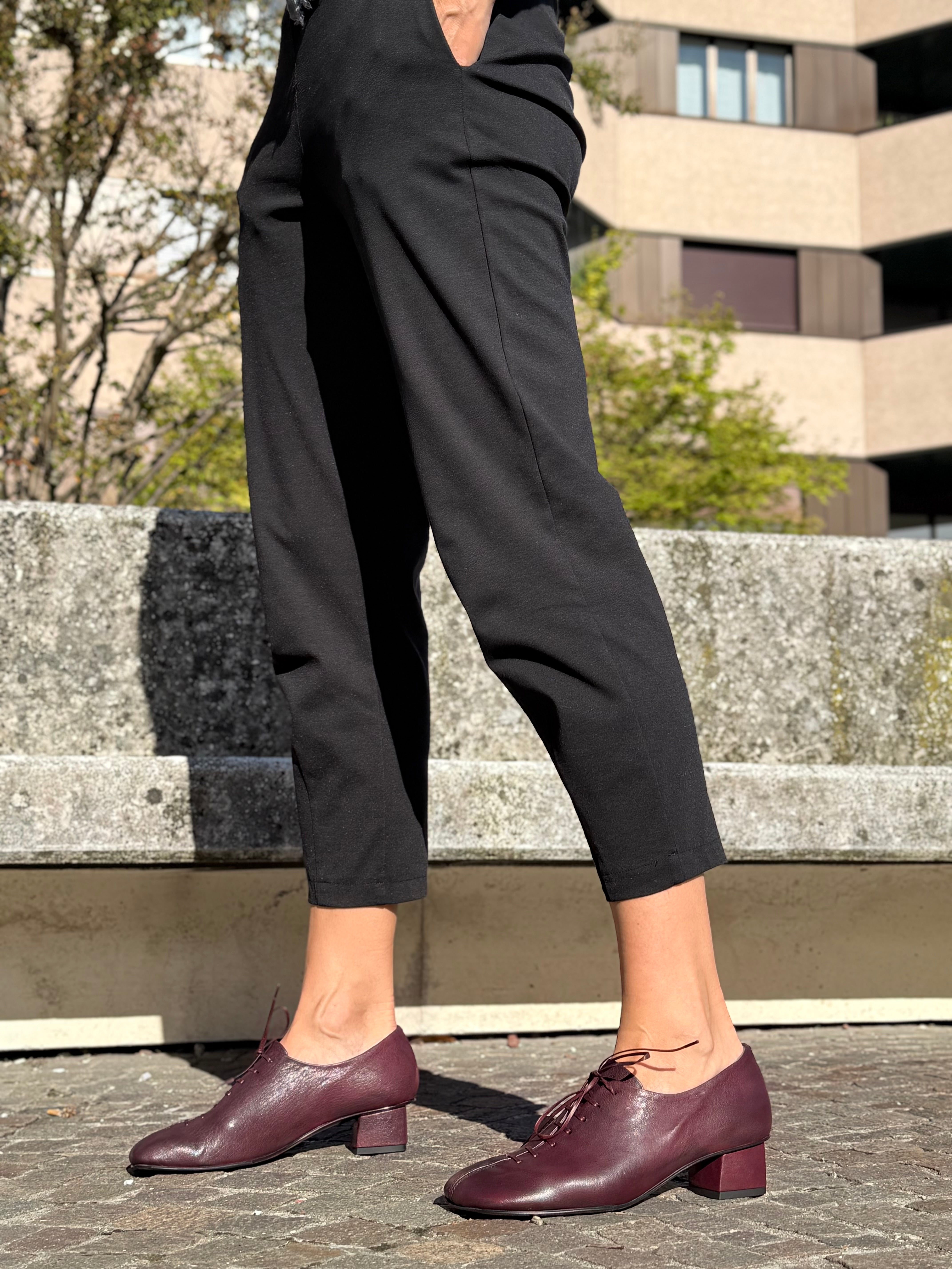 Image of Magda Bordò scarpa bassa allacciata in nappa bordeaux tacco 3.5 lav. artigianale marchigiana