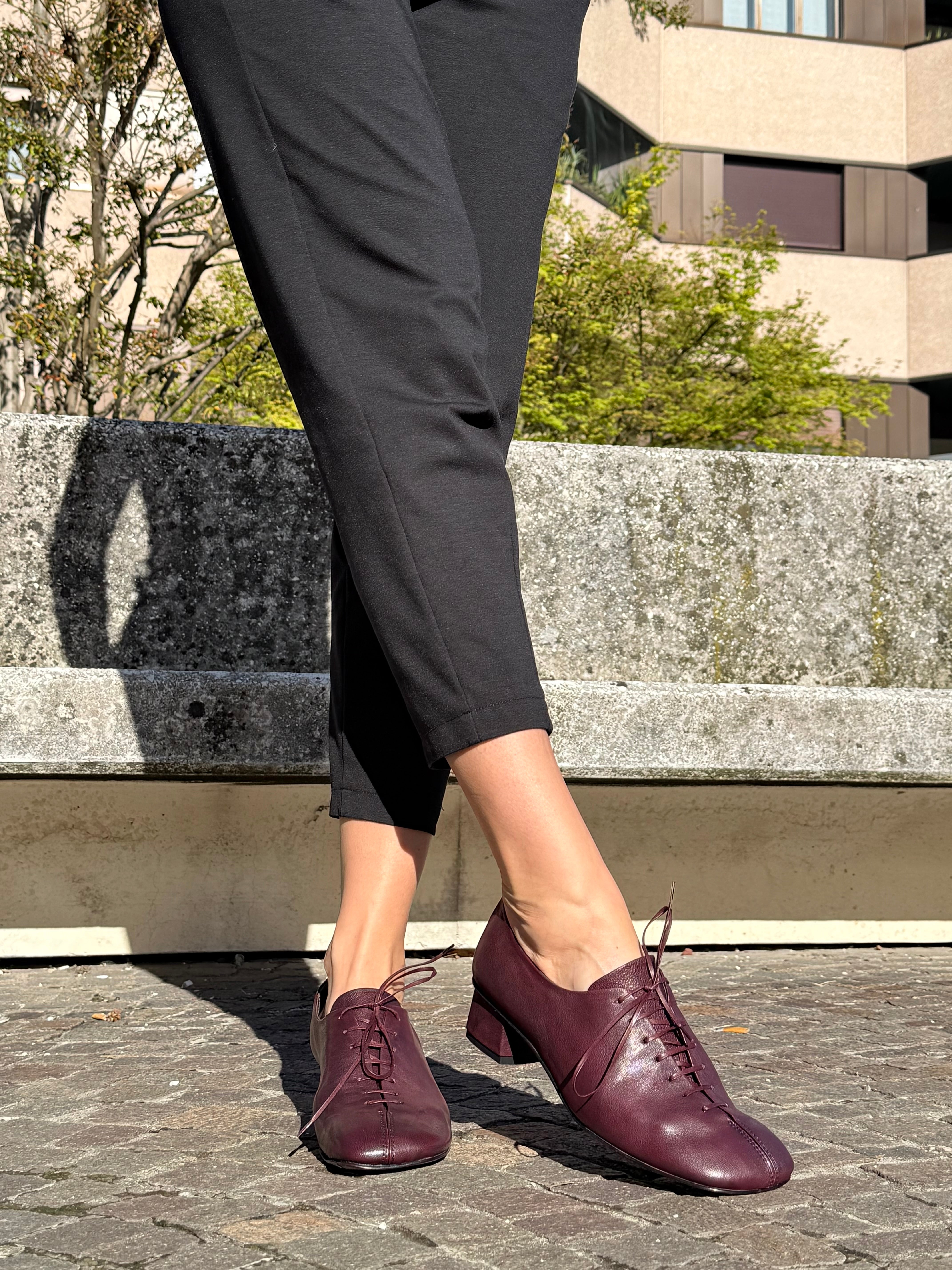 Image of Magda Bordò scarpa bassa allacciata in nappa bordeaux tacco 3.5 lav. artigianale marchigiana