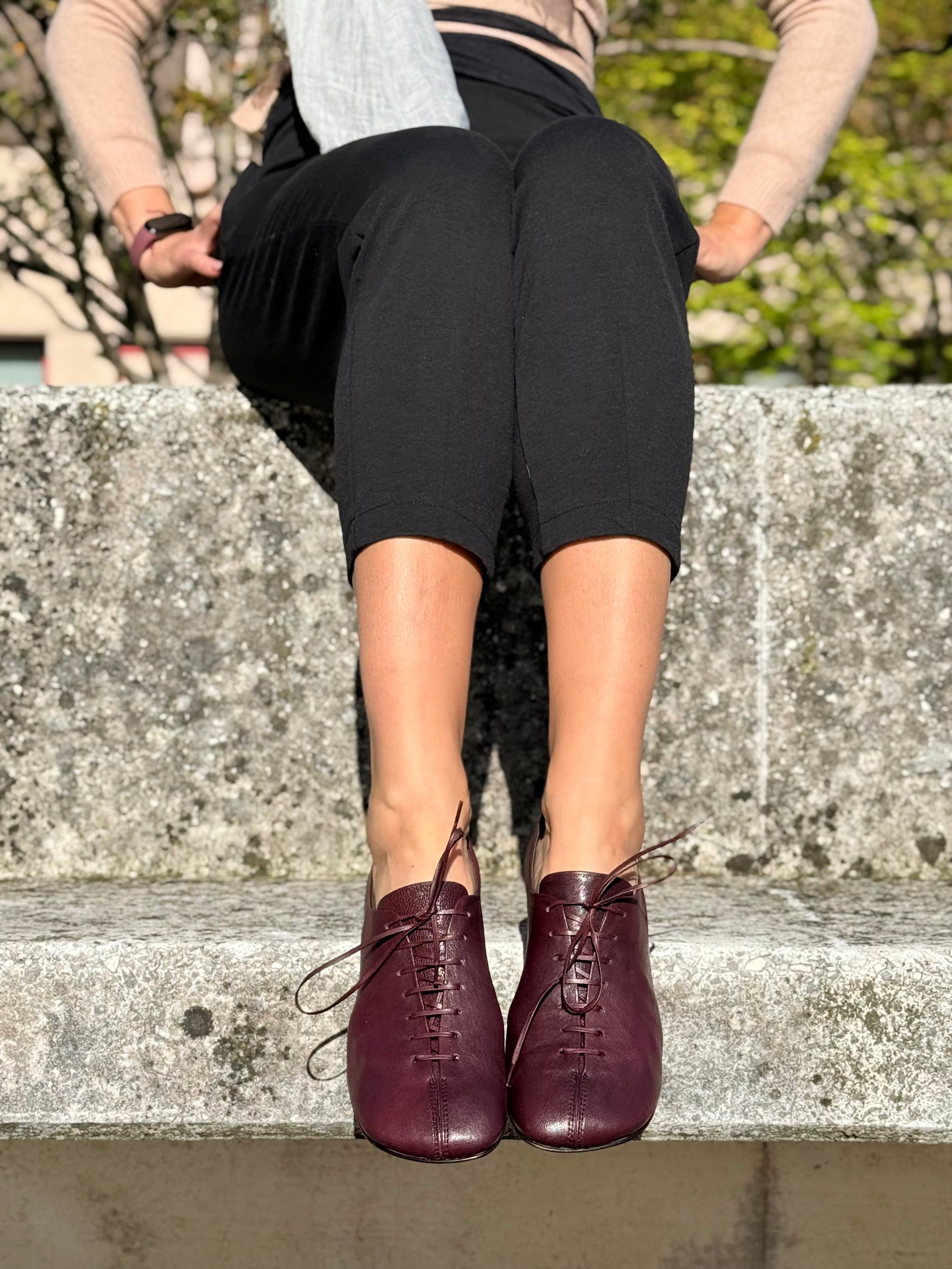 Image of Magda Bordò scarpa bassa allacciata in nappa bordeaux tacco 3.5 lav. artigianale marchigiana