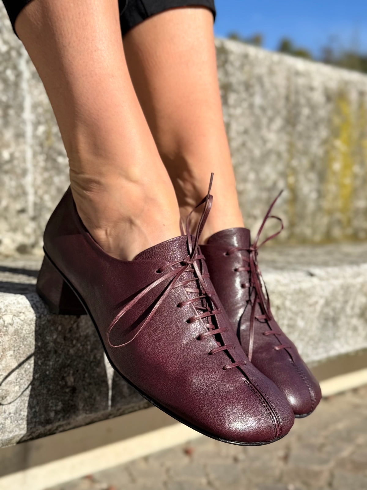 Magda Bordò scarpa bassa allacciata in nappa bordeaux tacco 3.5 lav. artigianale marchigiana