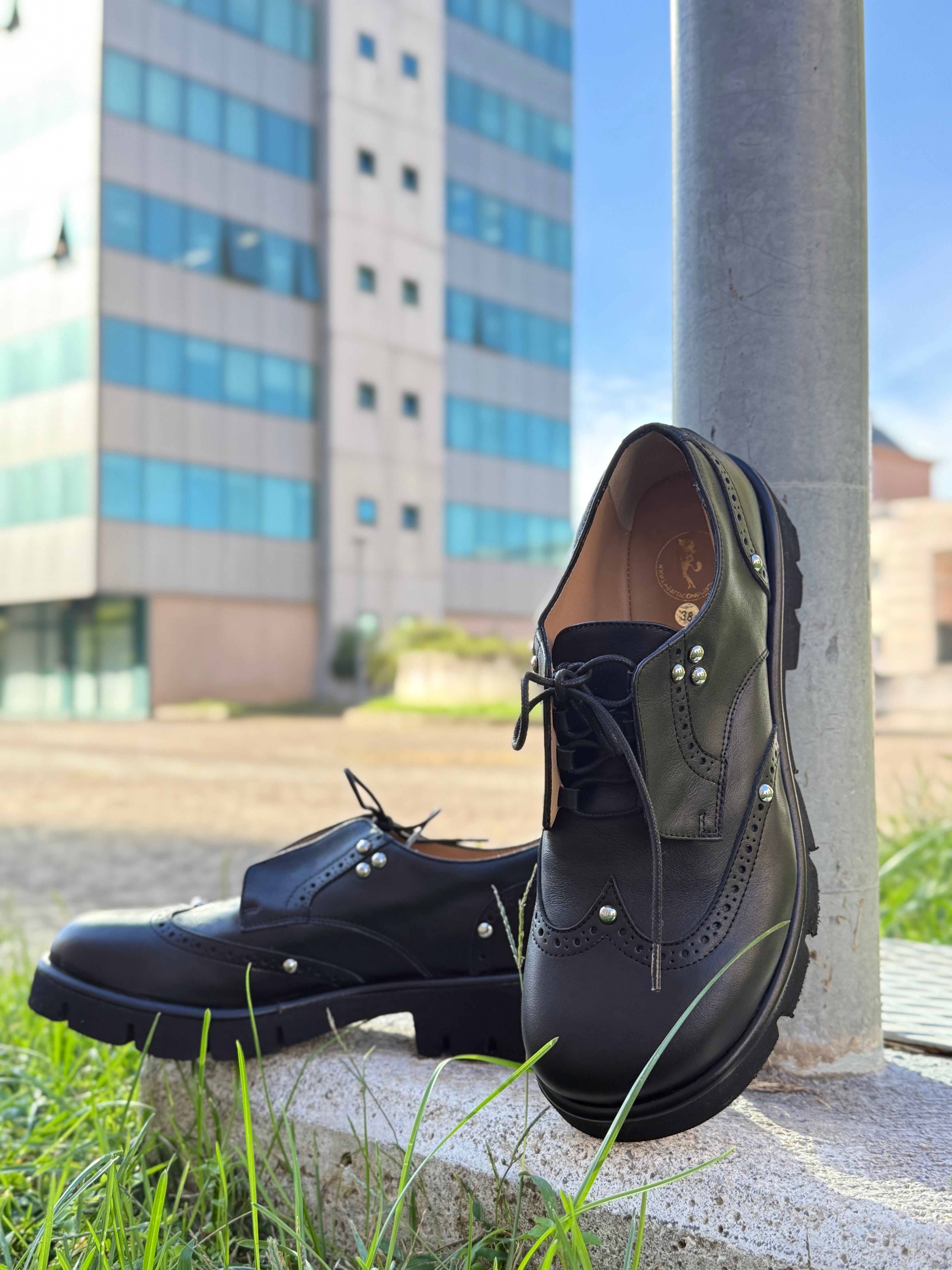 Image of Dylan Black lavorazione a sacchetto in nappa nera artigianale marchigiana