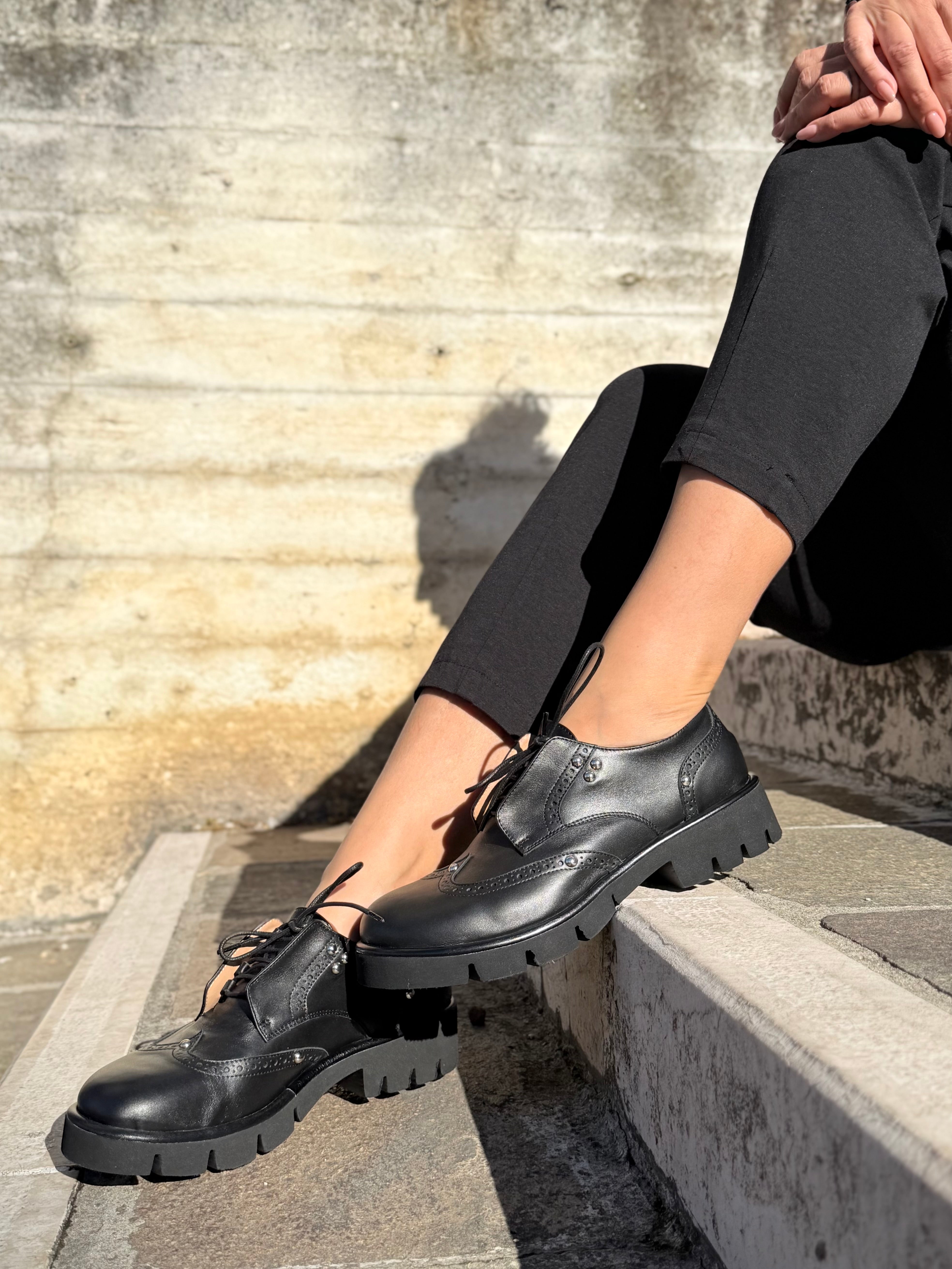 Image of Dylan Black lavorazione a sacchetto in nappa nera artigianale marchigiana