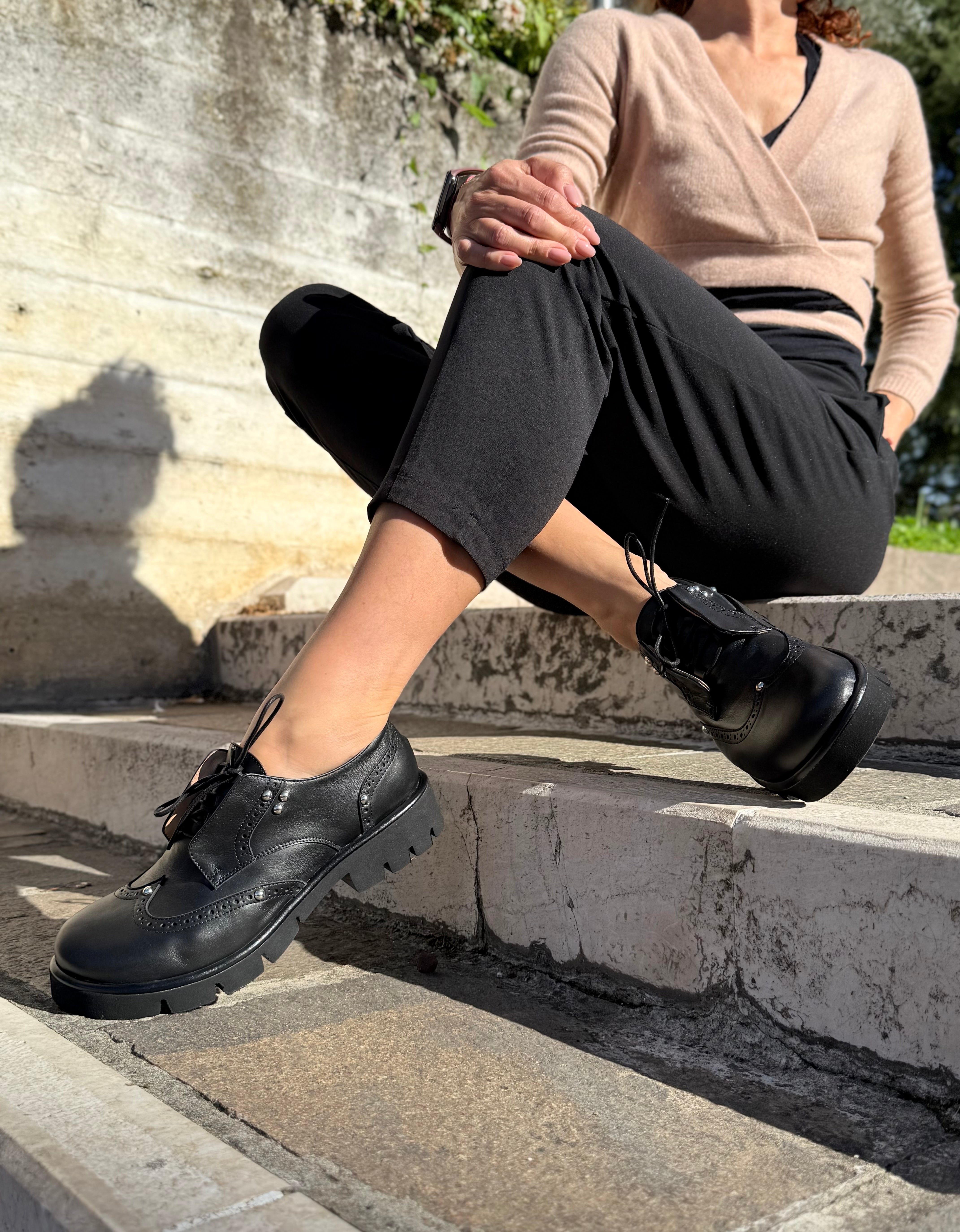 Image of Dylan Black lavorazione a sacchetto in nappa nera artigianale marchigiana