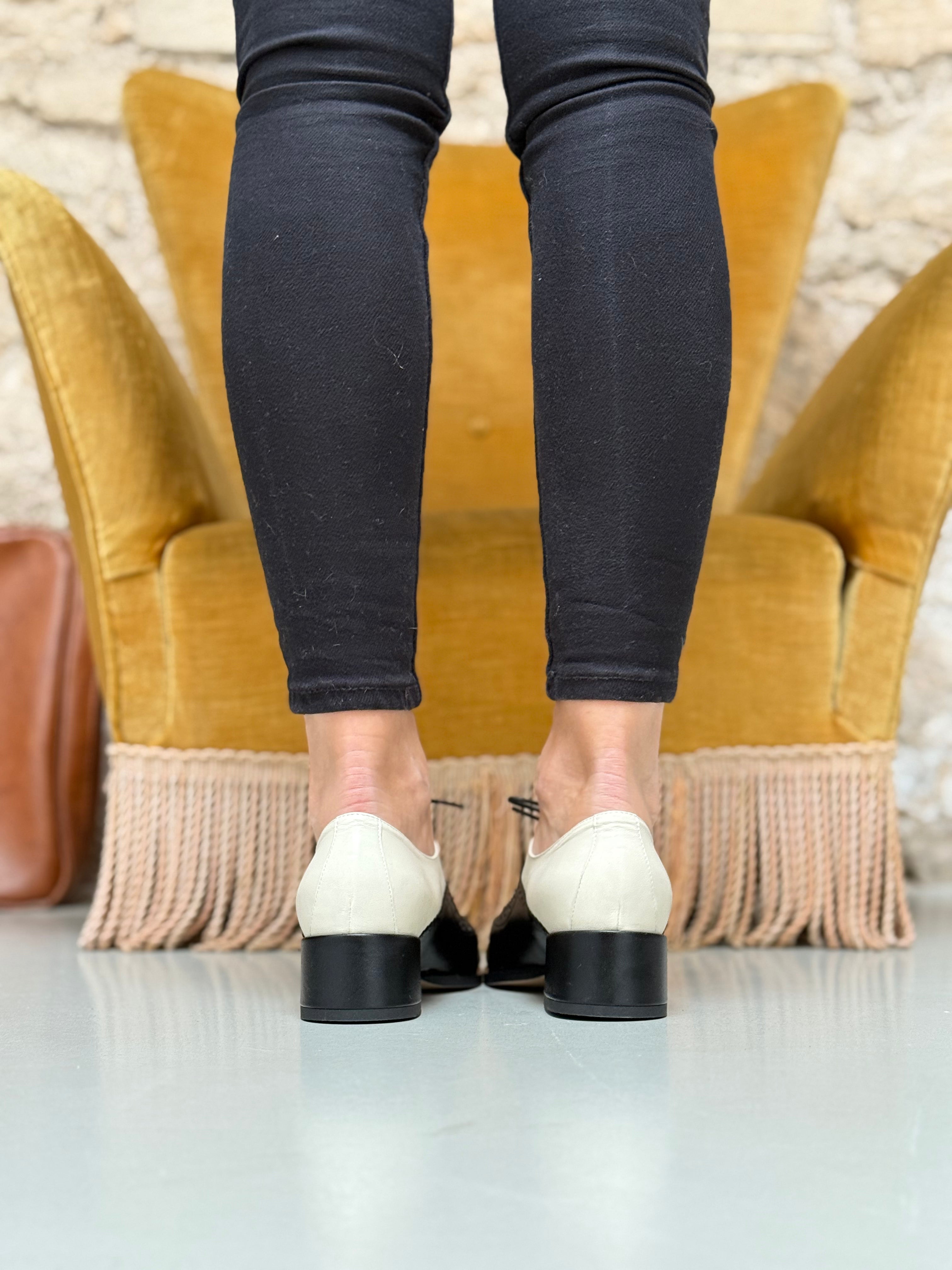 Image of Sirio Black scarpina bassa allacciata in nappa panna e nera  tacco 4 cm artigianale marchigiana