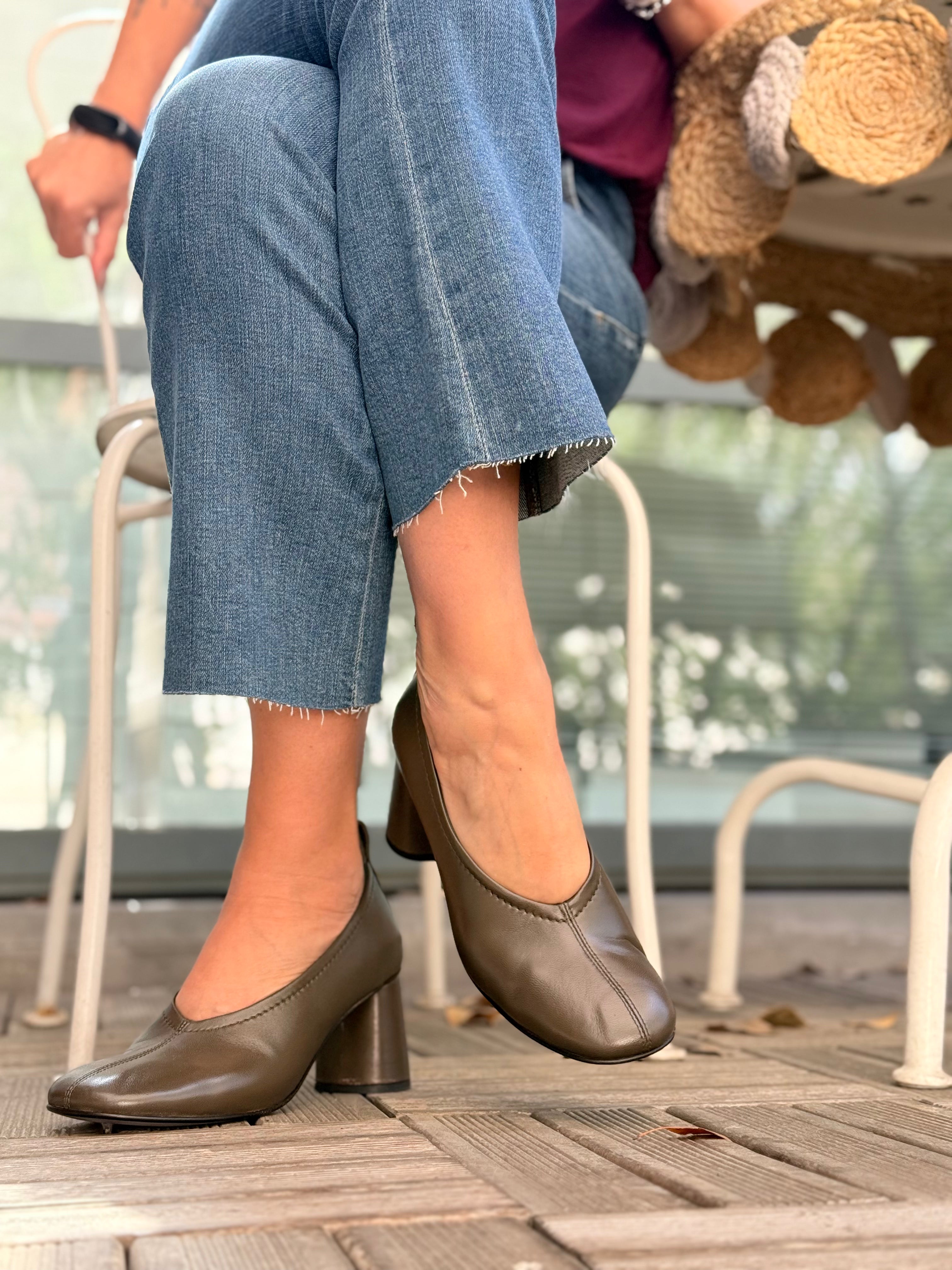 Image of Margie Fango decollete in nappa verde  tacco 7 artigianale marchigiana