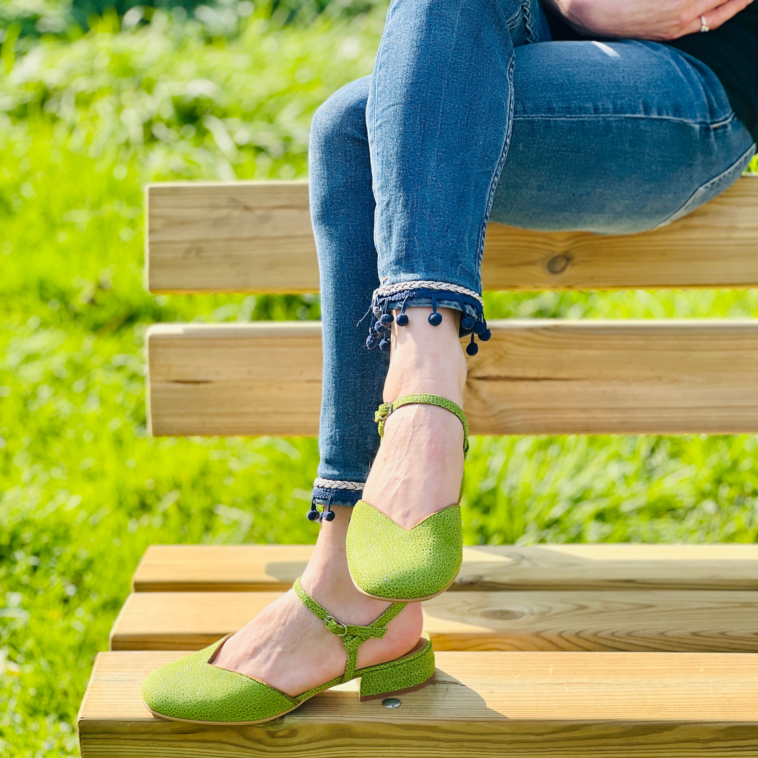Ami Herbal sandalo a punta chiusa in camoscio verde tacco 3 cm artigianale