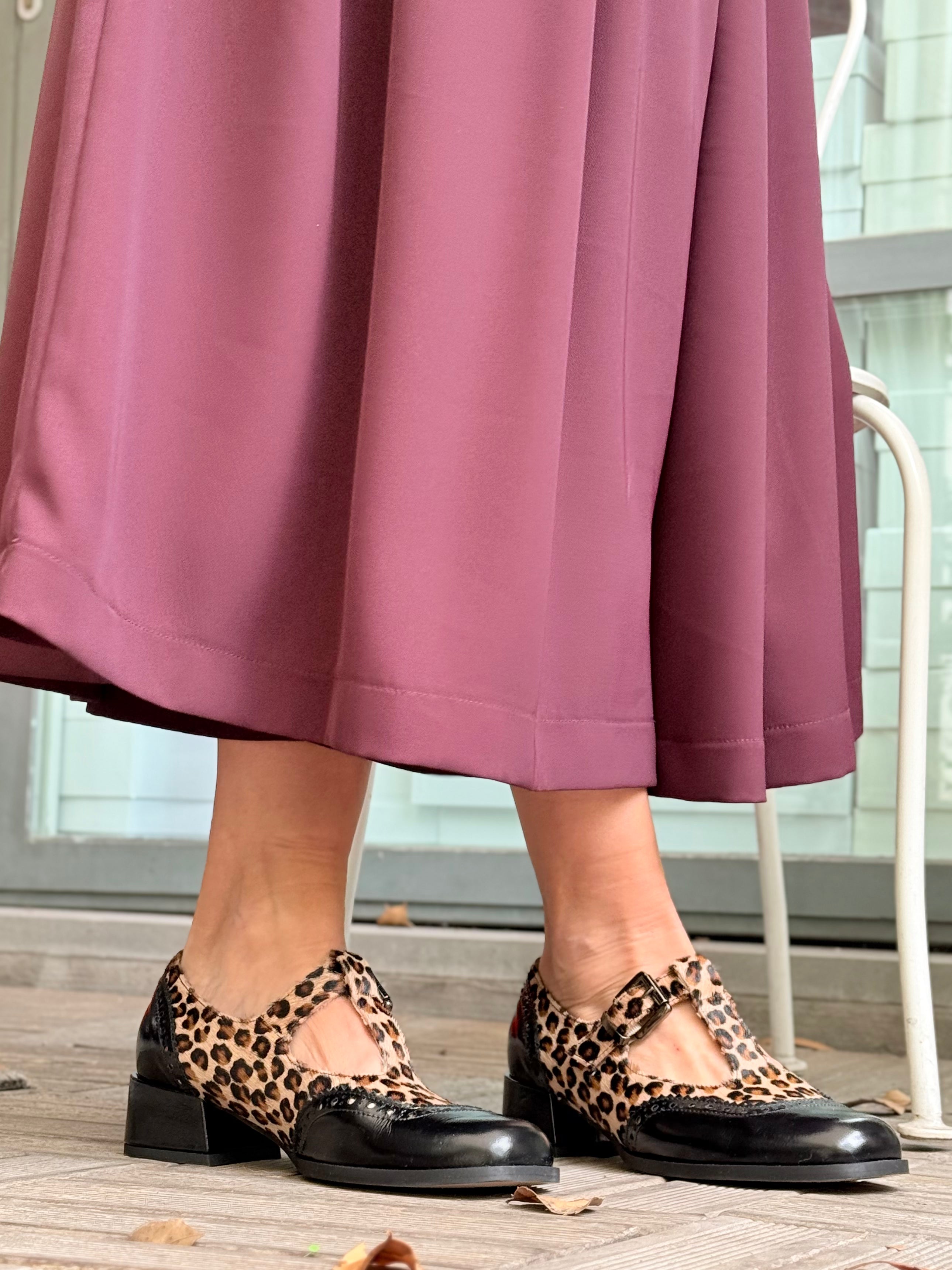 Image of Colette pony scarpina bassa t-bar in nappa cavallino e naplak nero tacco 4 lavorazione marchigiana