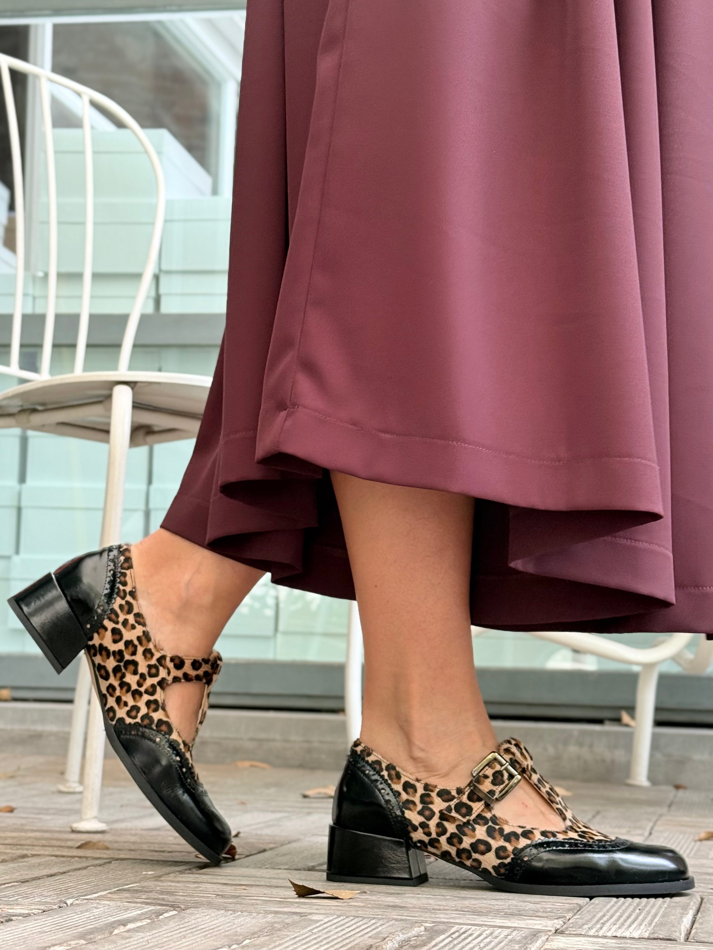 Image of Colette pony scarpina bassa t-bar in nappa cavallino e naplak nero tacco 4 lavorazione marchigiana