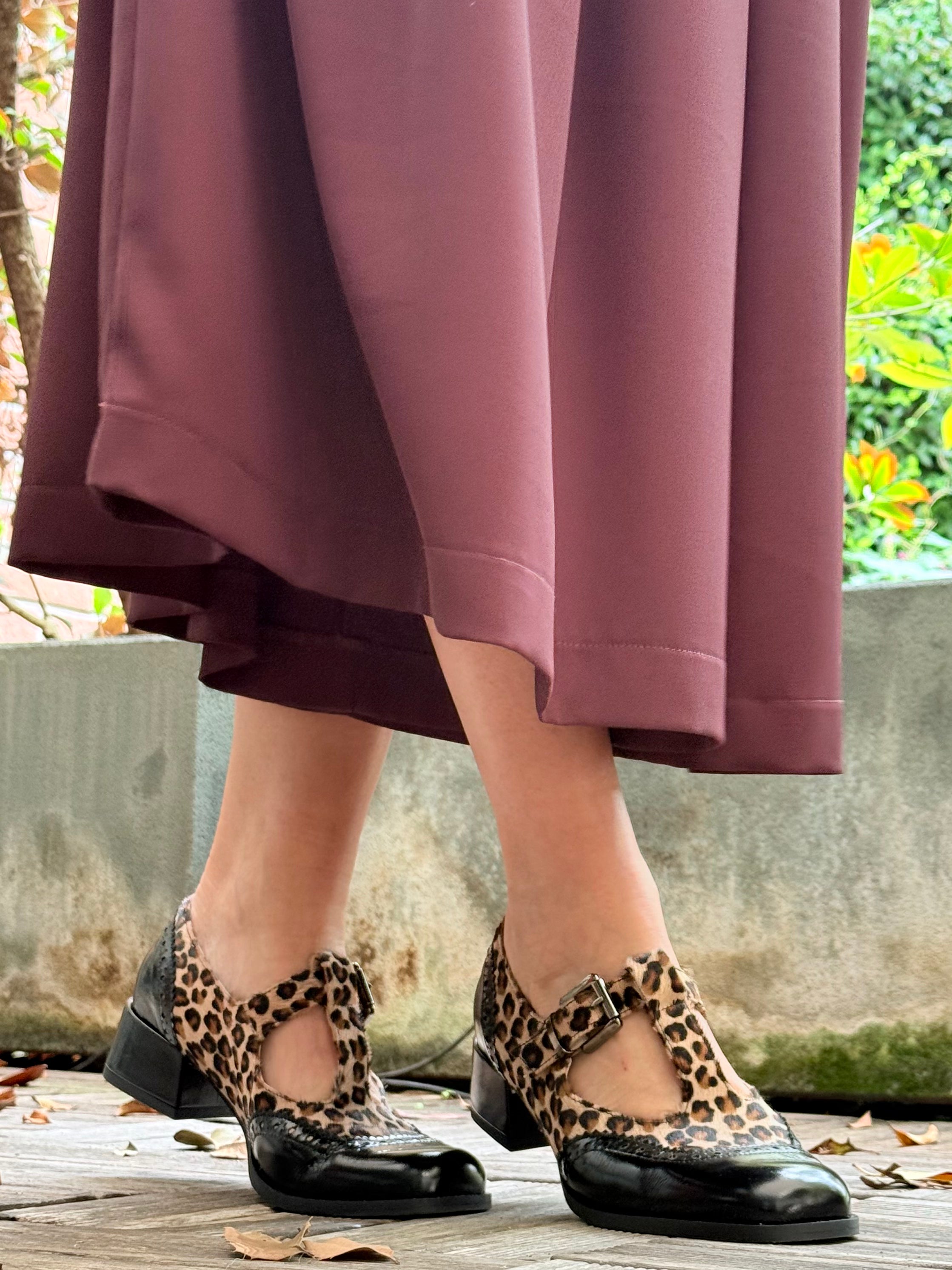 Image of Colette pony scarpina bassa t-bar in nappa cavallino e naplak nero tacco 4 lavorazione marchigiana