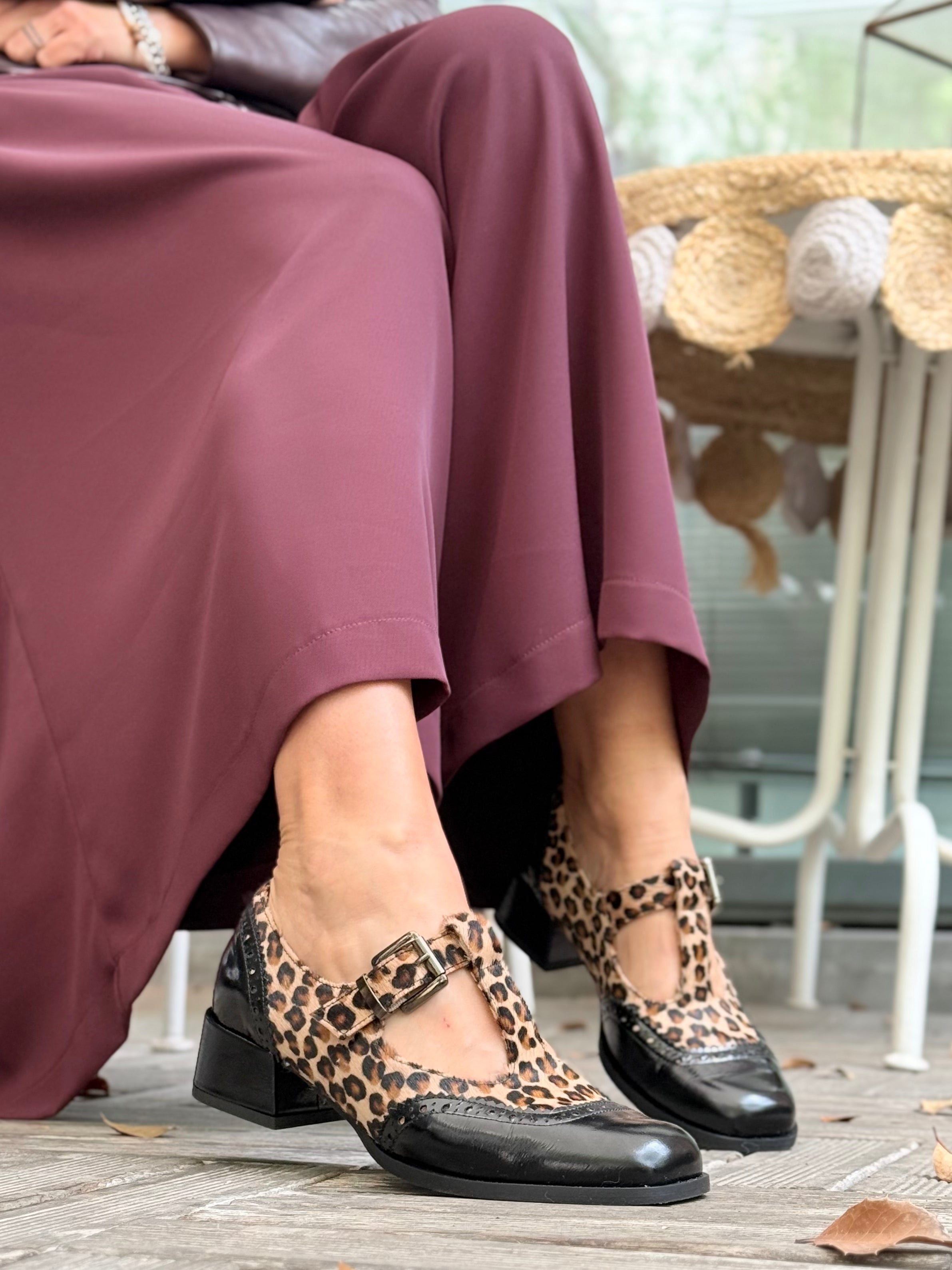 Image of Colette pony scarpina bassa t-bar in nappa cavallino e naplak nero tacco 4 lavorazione marchigiana