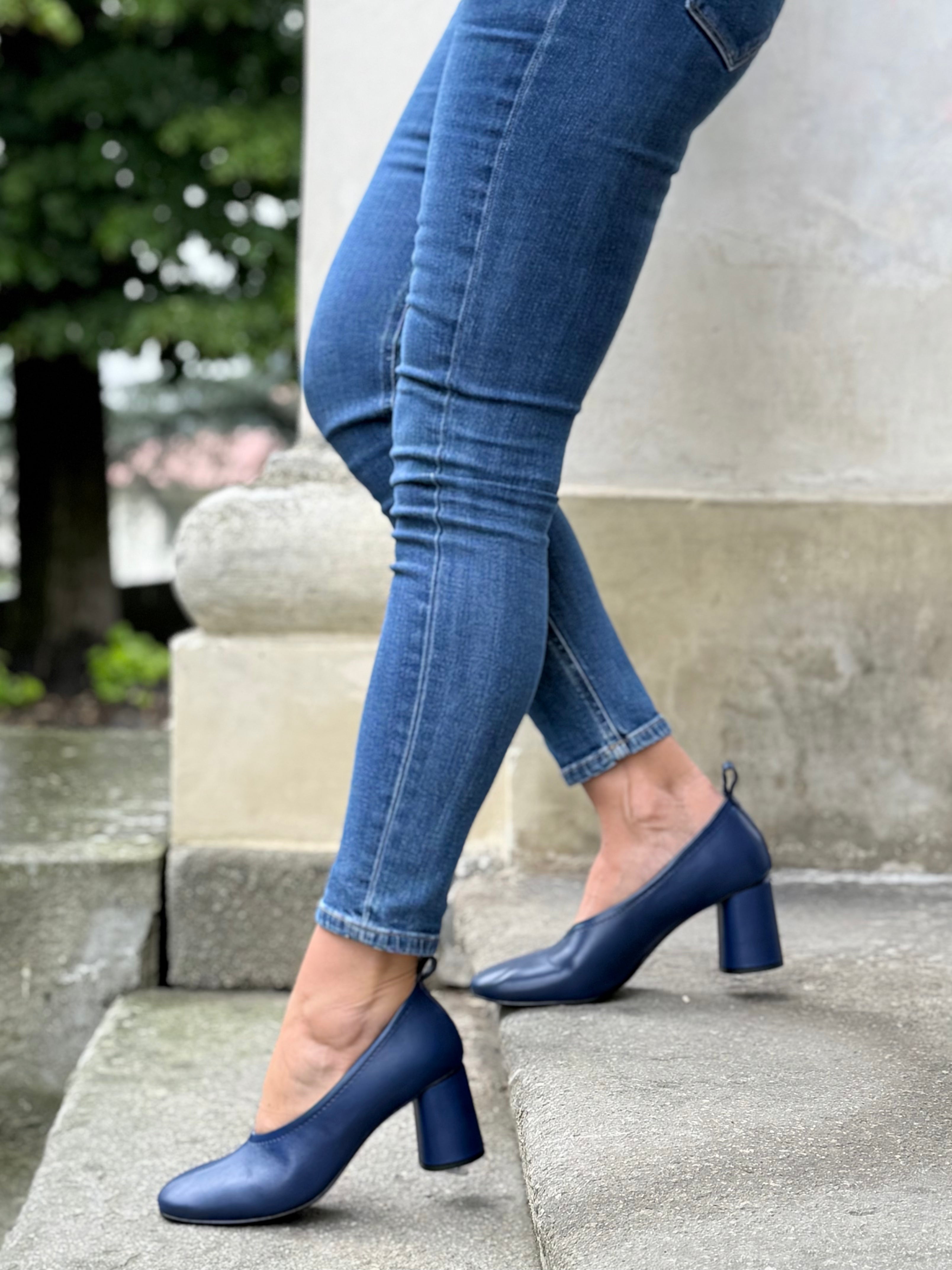 Margie Blue decollete in nappa blu navy tacco 7 artigianale marchigiana