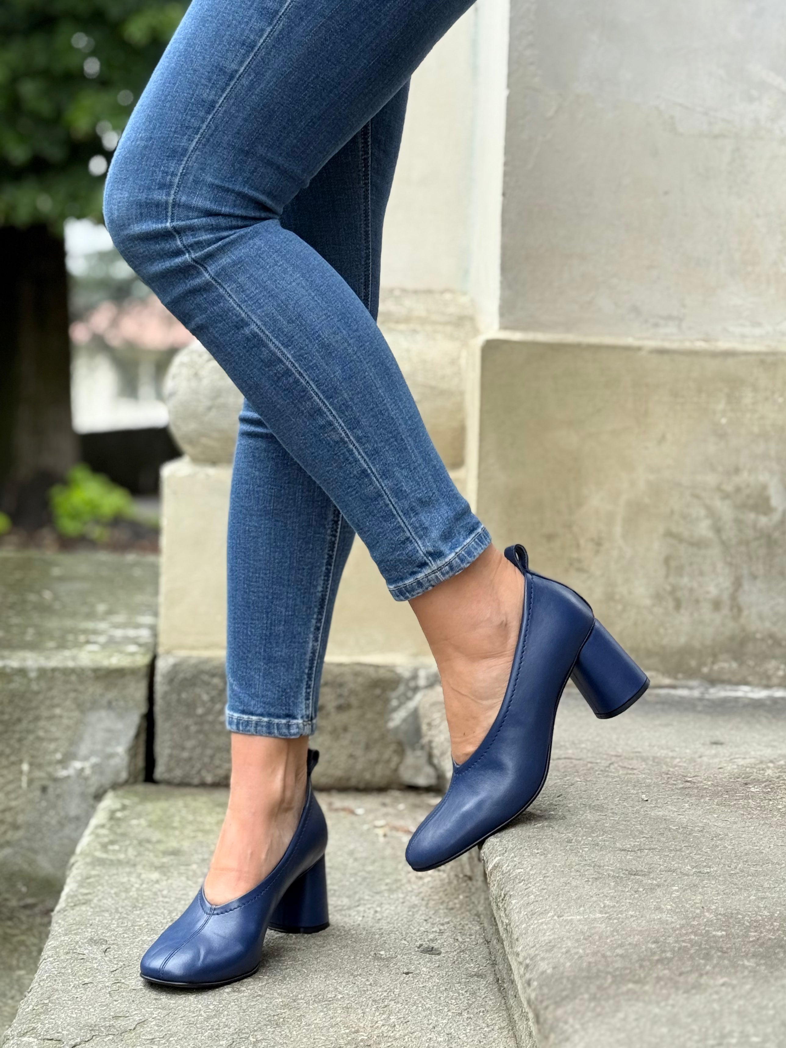 Margie Blue decollete in nappa blu navy tacco 7 artigianale marchigiana