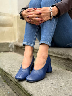 Image of Margie Blue decollete in nappa blu navy tacco 7 artigianale marchigiana