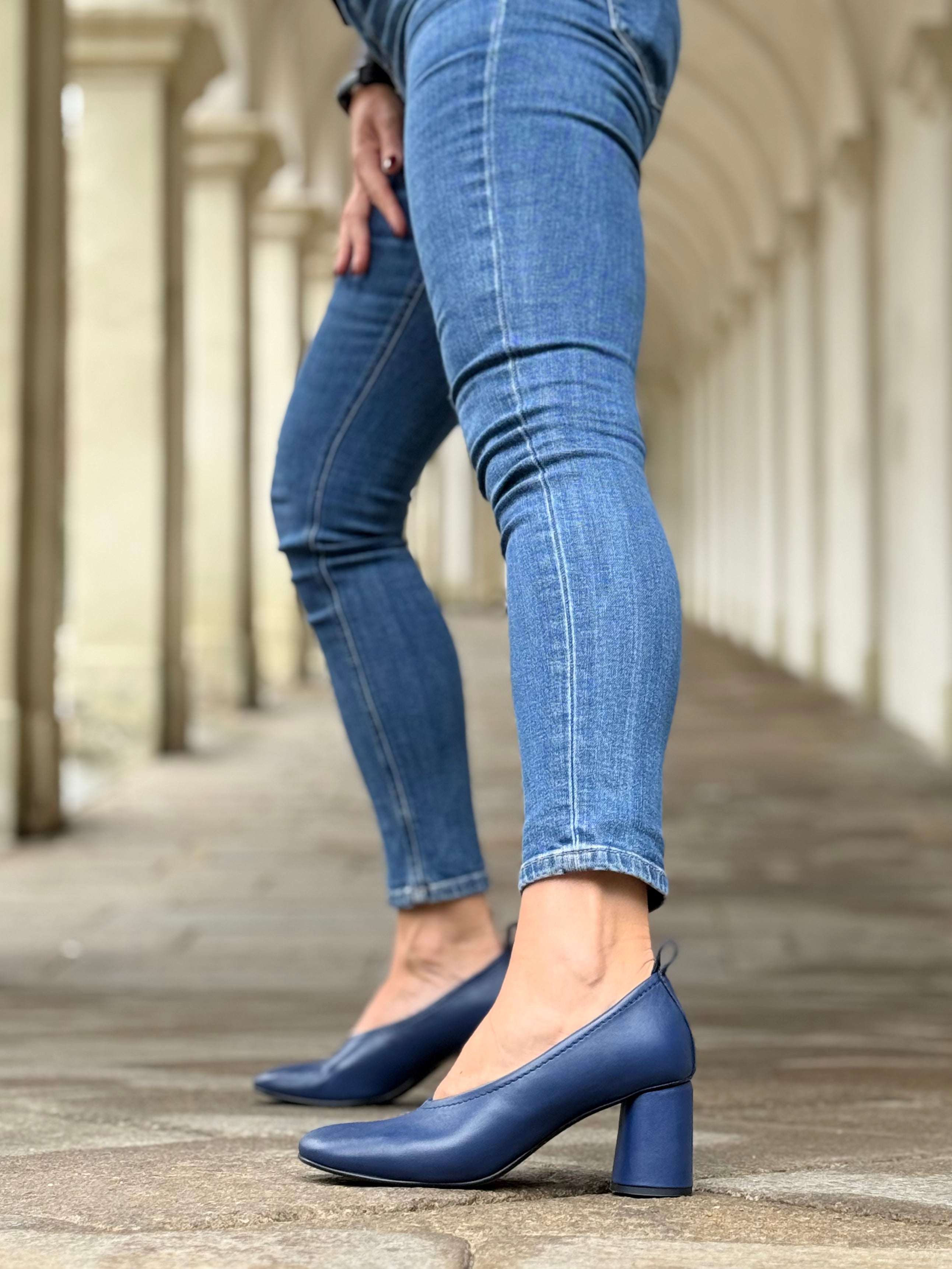 Image of Margie Blue decollete in nappa blu navy tacco 7 artigianale marchigiana