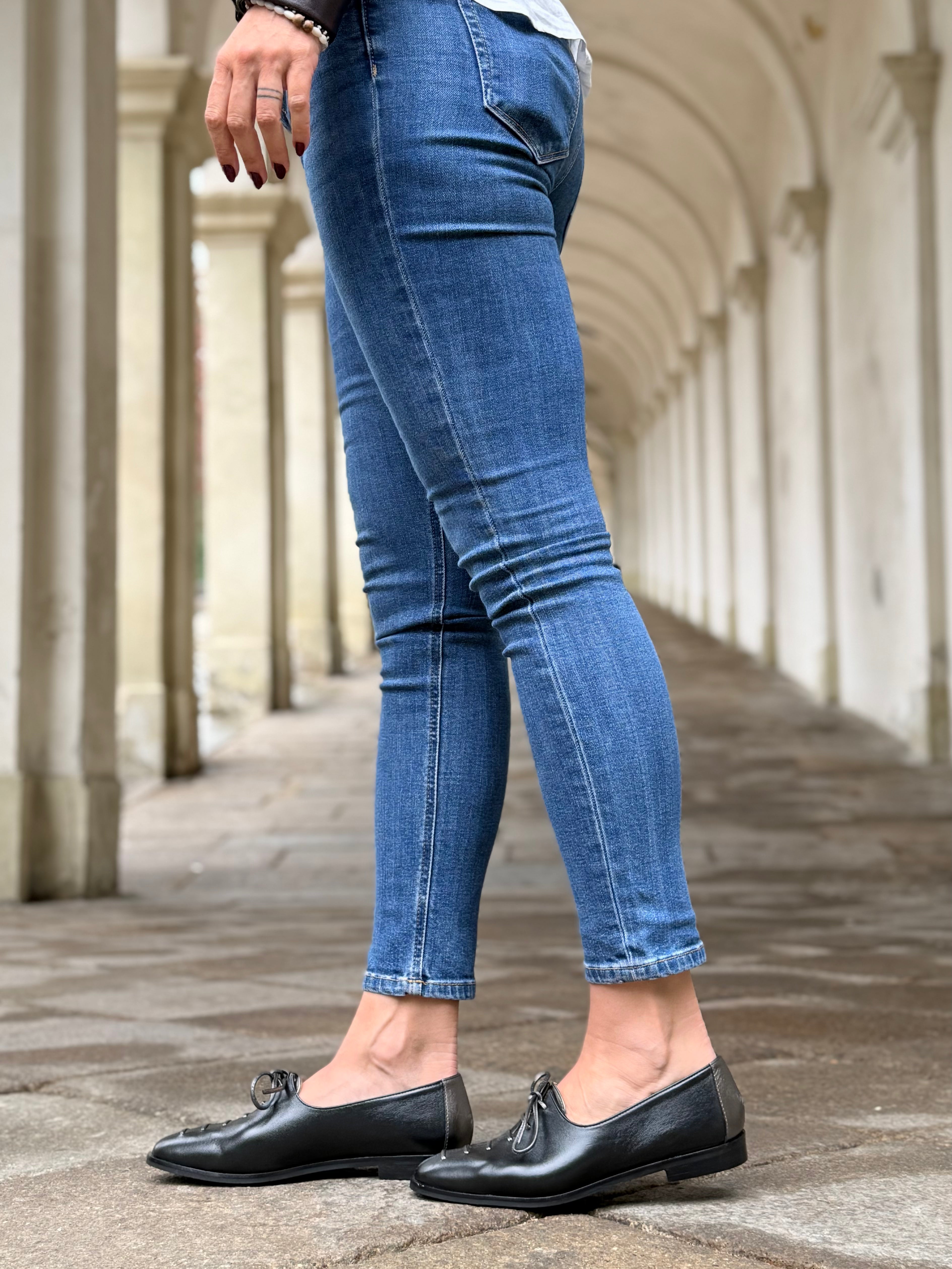 Image of Keep Black scarpina bassa allacciata in nappa nera lavorazione artigianale toscana