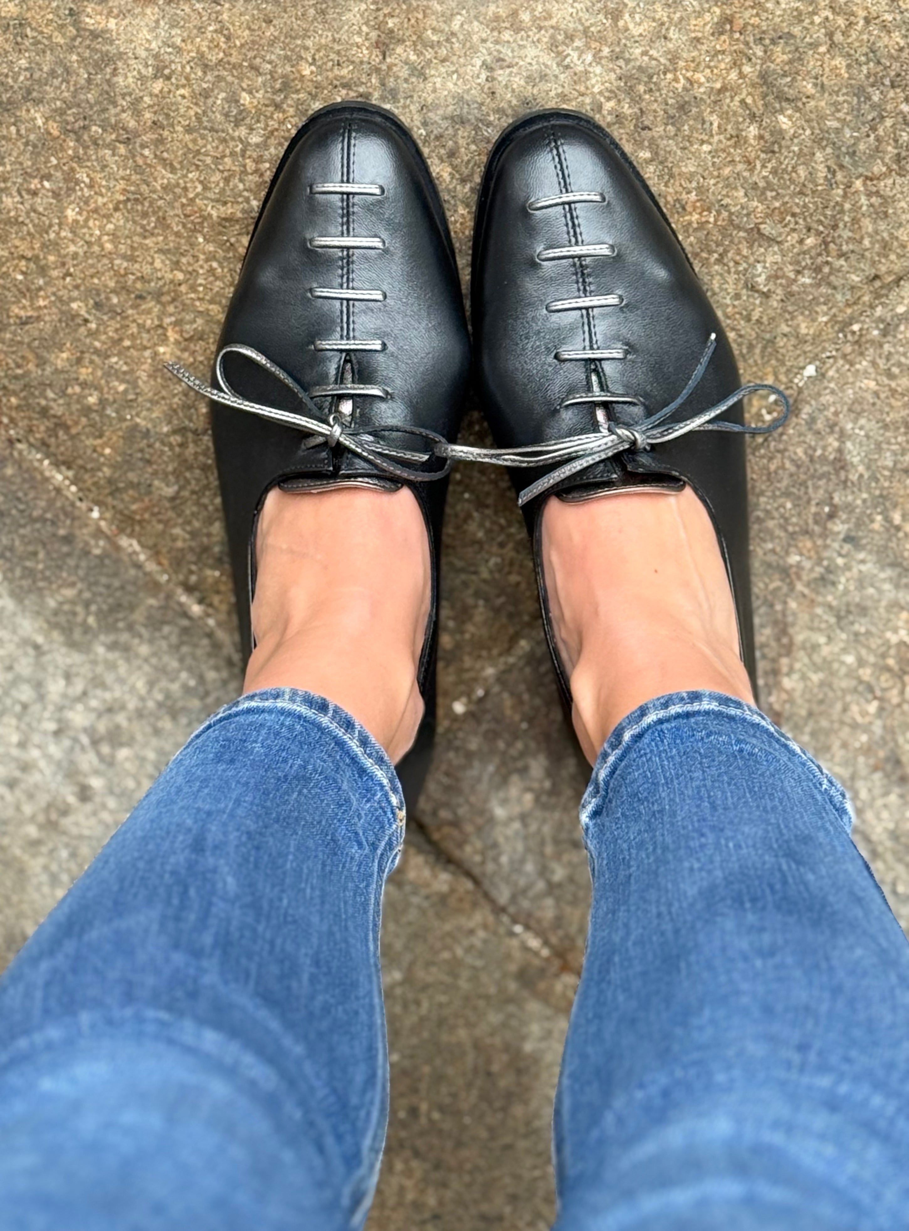 Image of Keep Black scarpina bassa allacciata in nappa nera lavorazione artigianale toscana