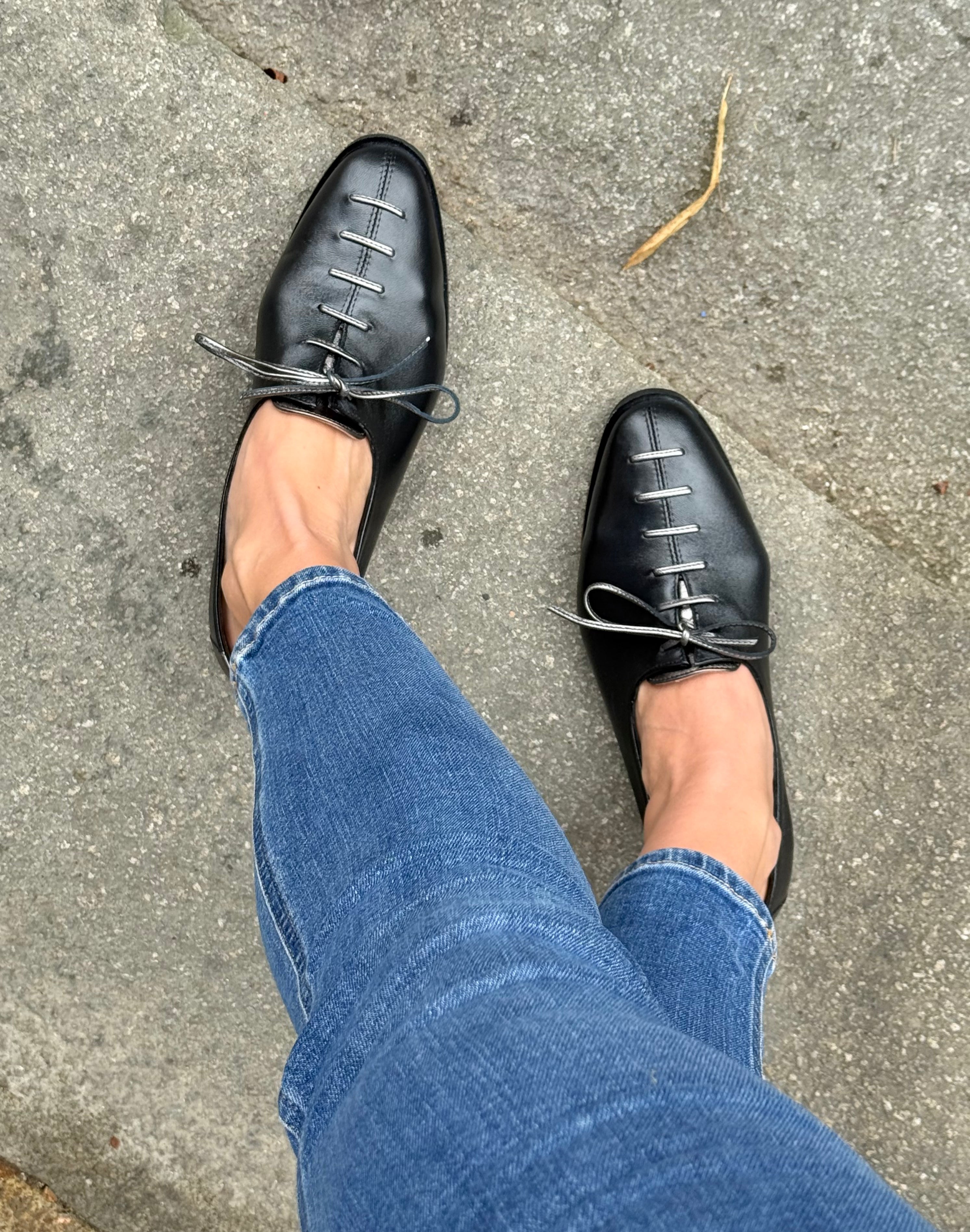 Image of Keep Black scarpina bassa allacciata in nappa nera lavorazione artigianale toscana