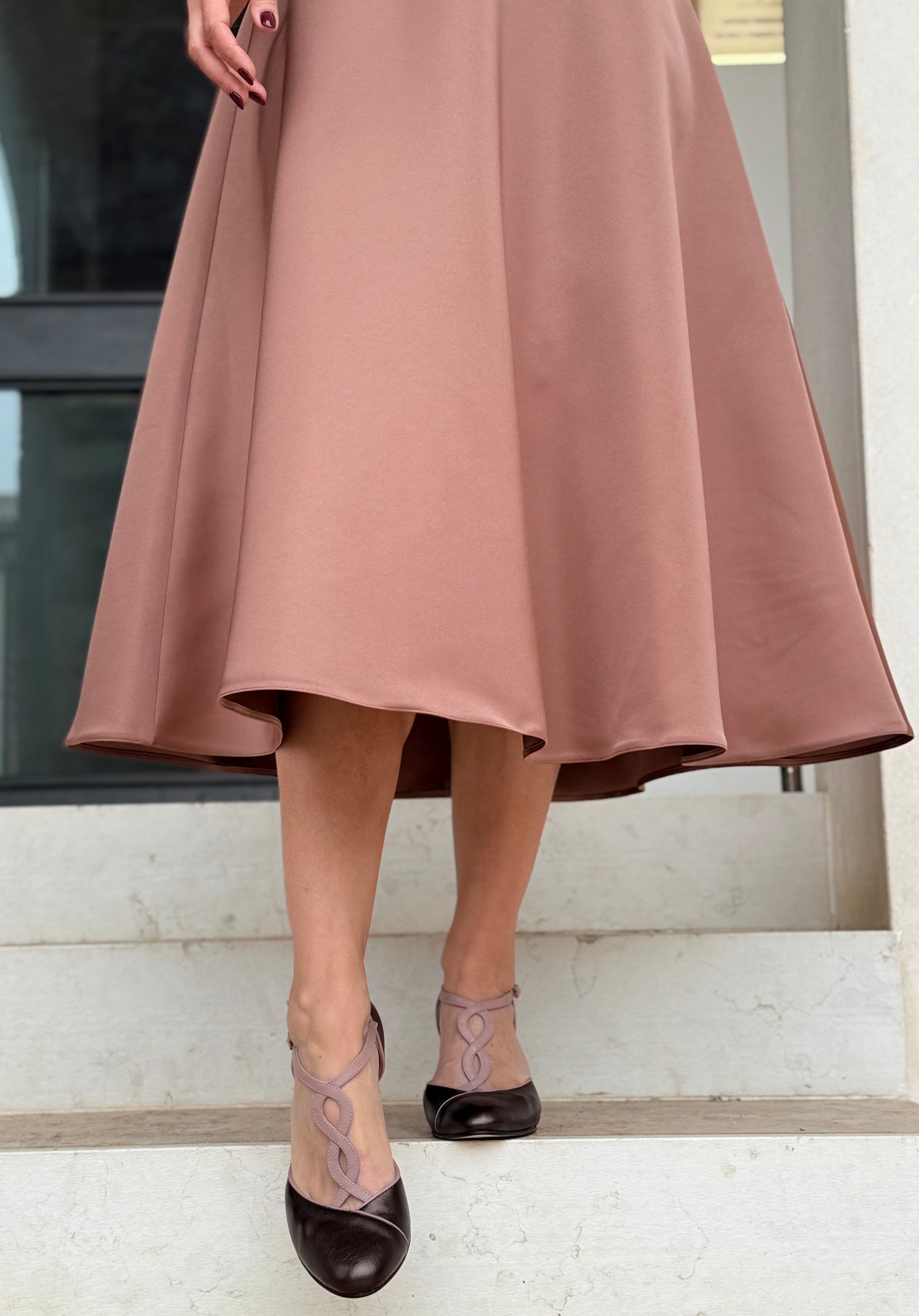 Image of Loop Moro decolletè t bar in nappa marrone laminato tacco 8 cm - artigianale marchigiana