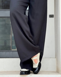 Image of Colette White scarpina bassa t-bar in nappa panna e naplak nero tacco 4 lavorazione marchigiana