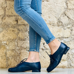 Image of Circe Blue scarpina bassa allacciata in nappa forma tonda artigianale