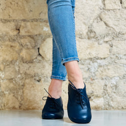 Image of Circe Blue scarpina bassa allacciata in nappa forma tonda artigianale