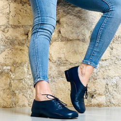 Image of Circe Blue scarpina bassa allacciata in nappa forma tonda artigianale