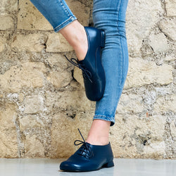Image of Circe Blue scarpina bassa allacciata in nappa forma tonda artigianale