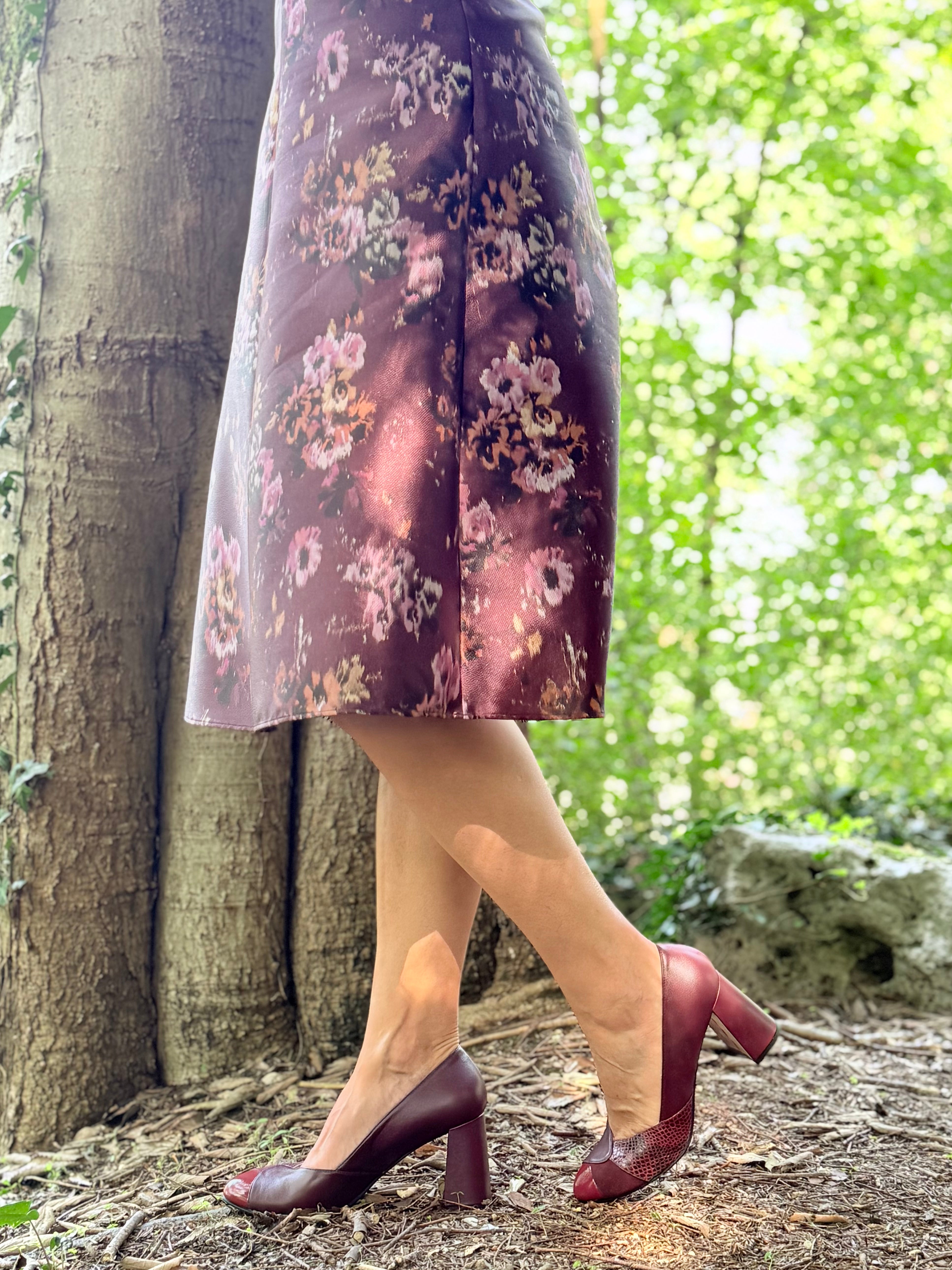 Image of Virna Bordeaux decolletè in nappa bordeaux tacco 8 cm artigianale marchigiano