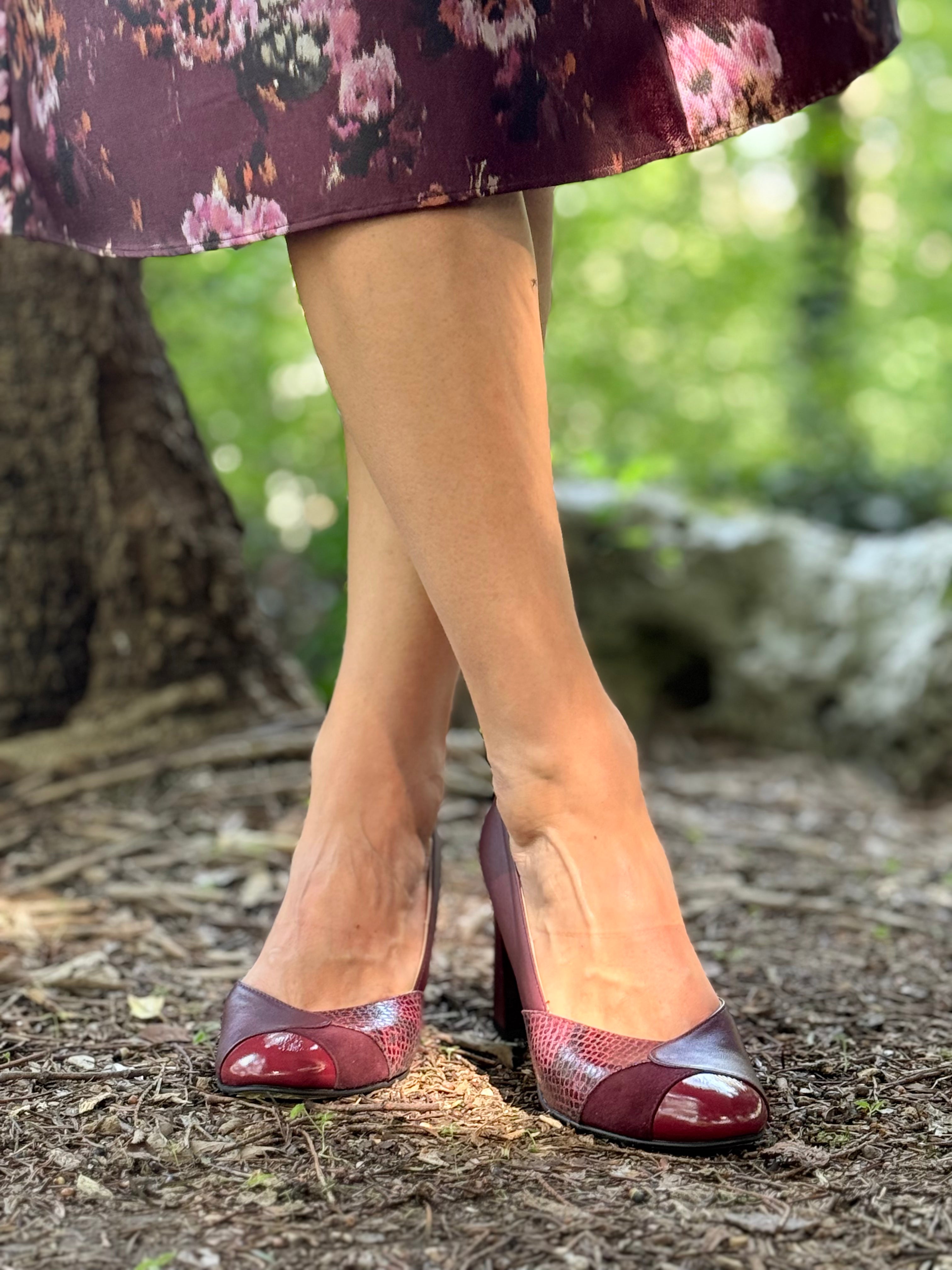 Image of Virna Bordeaux decolletè in nappa bordeaux tacco 8 cm artigianale marchigiano