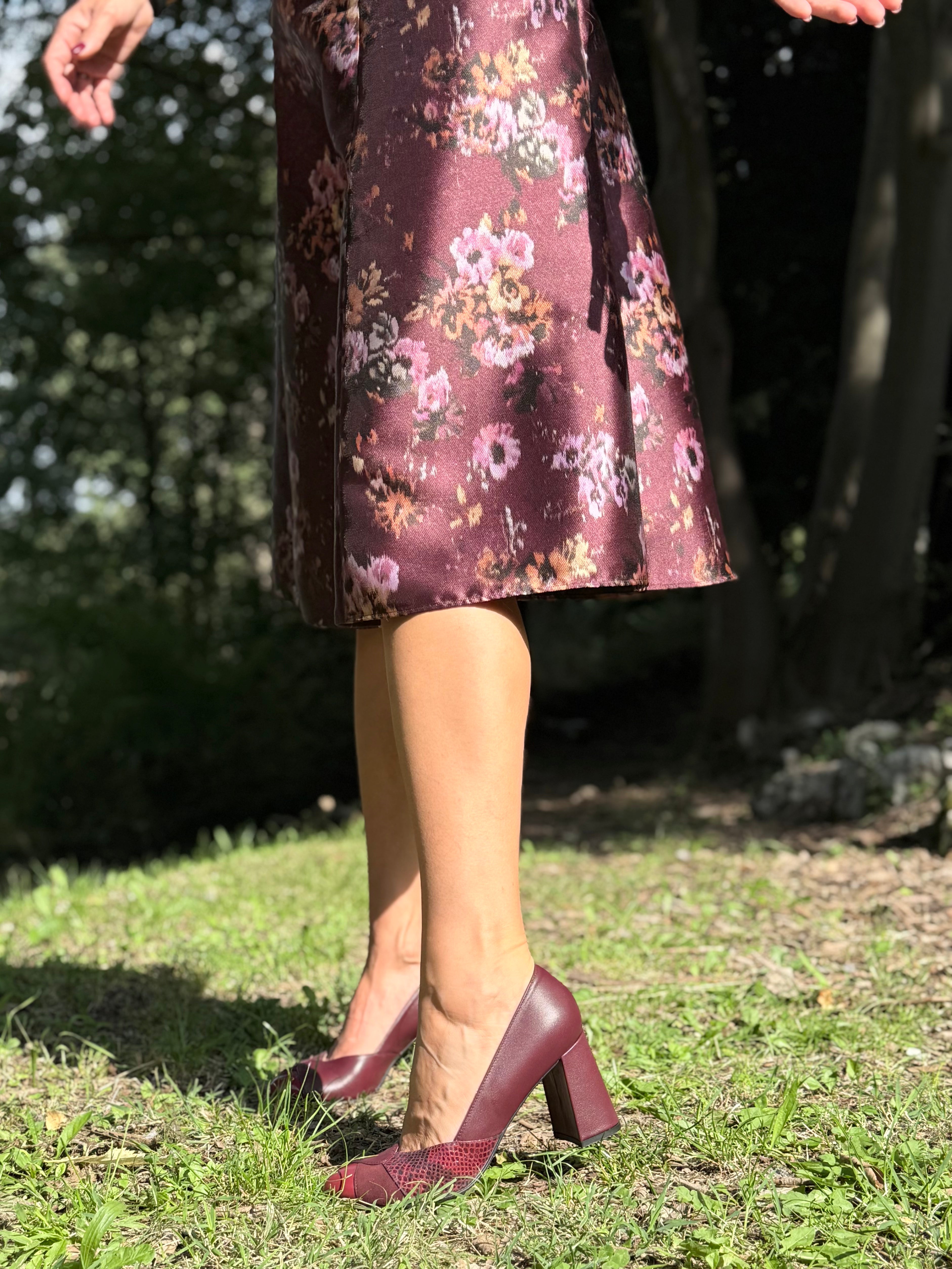 Image of Virna Bordeaux decolletè in nappa bordeaux tacco 8 cm artigianale marchigiano