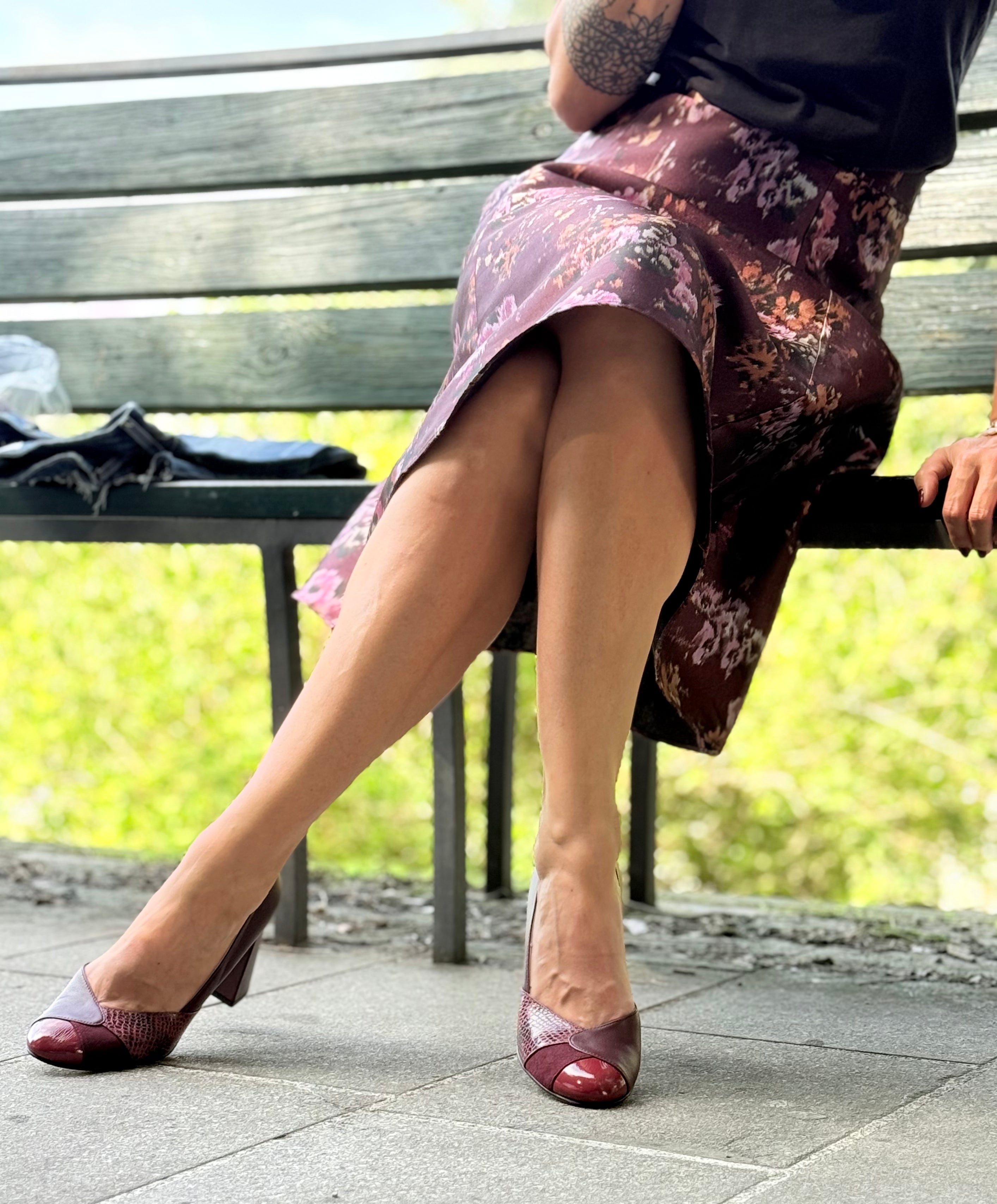 Image of Virna Bordeaux decolletè in nappa bordeaux tacco 8 cm artigianale marchigiano