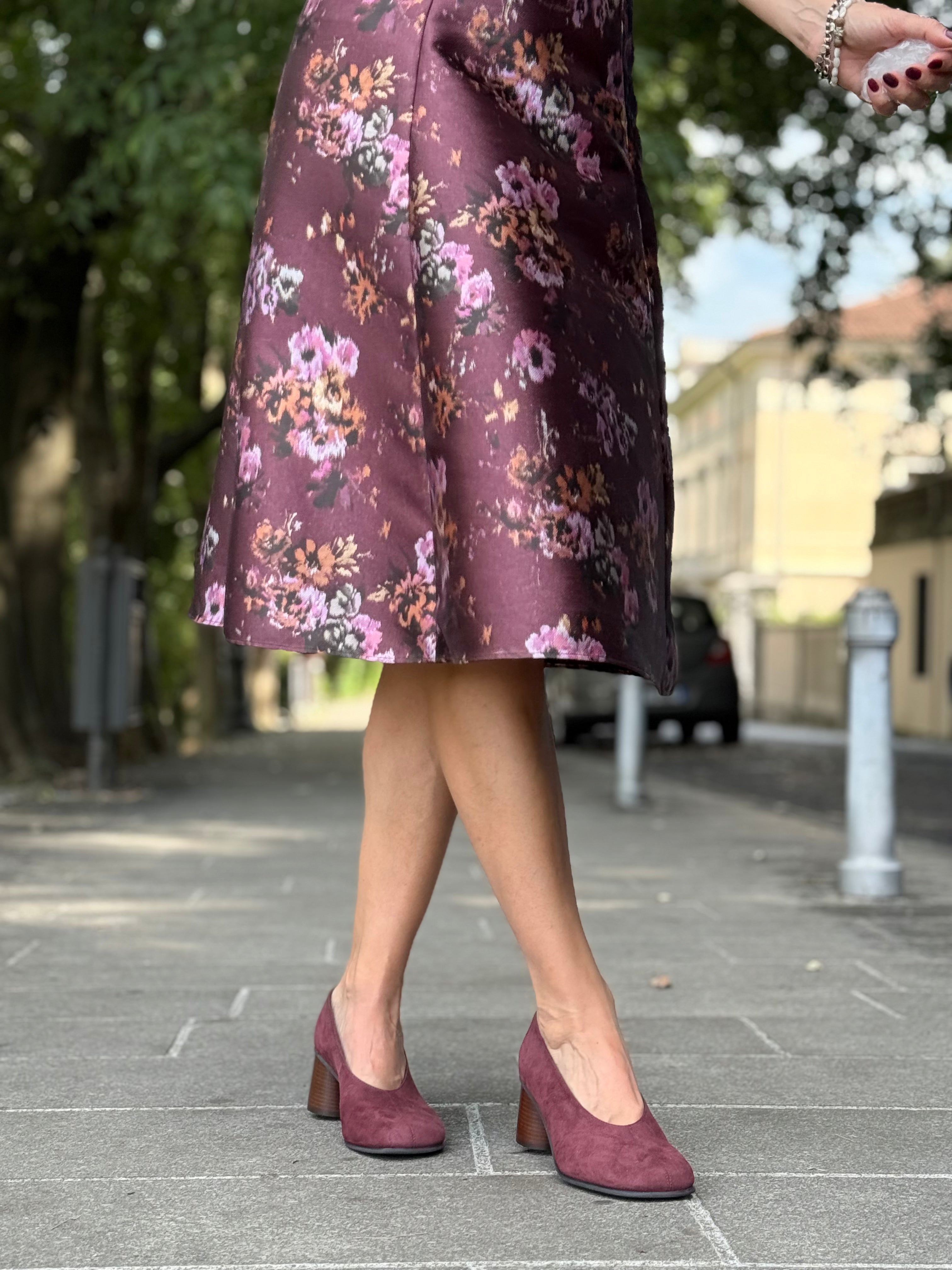 Image of Nanny Wine decollete in camoscio bordeaux tacco 6 artigianale toscana