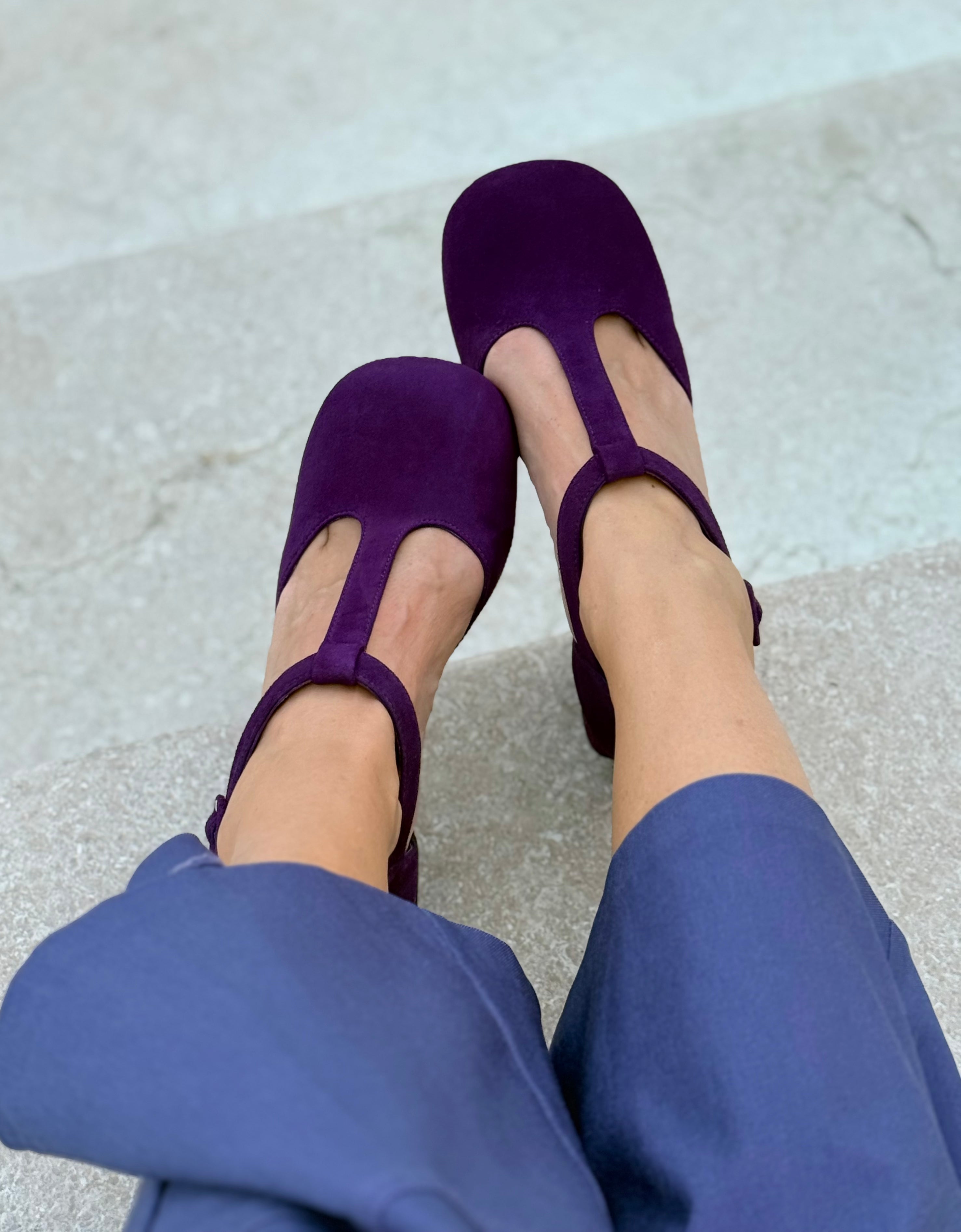 Image of Laos Purple decollete t-bar in camoscio viola tacco 3.5cm t-bar lagattaconglistivali